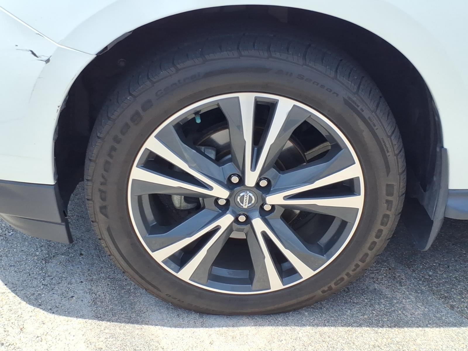 Used 2019 Pearl White Tricoat Nissan Platinum image 4
