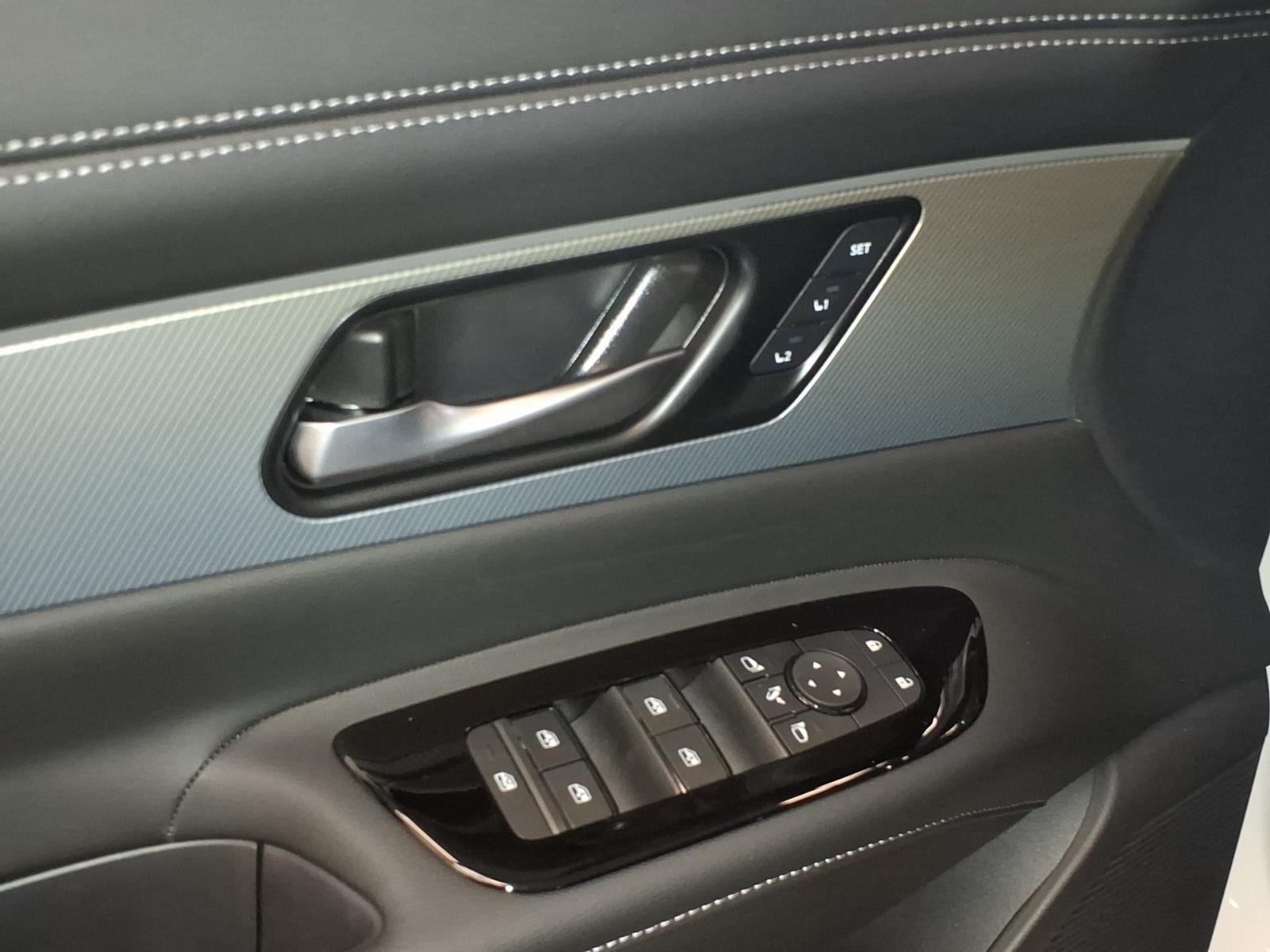 New 2026 Everest White Pearl Tricoat Nissan Platinum image 11