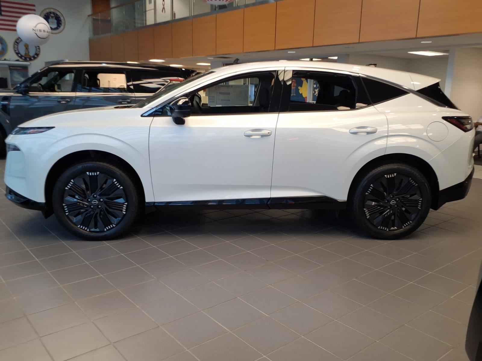 New 2026 Everest White Pearl Tricoat Nissan Platinum image 3