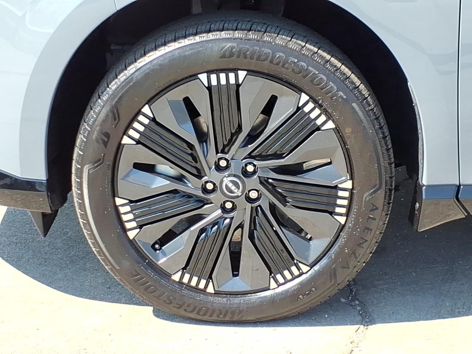 New 2026 Boulder Gray Pearl/Super Black Nissan Platinum image 4