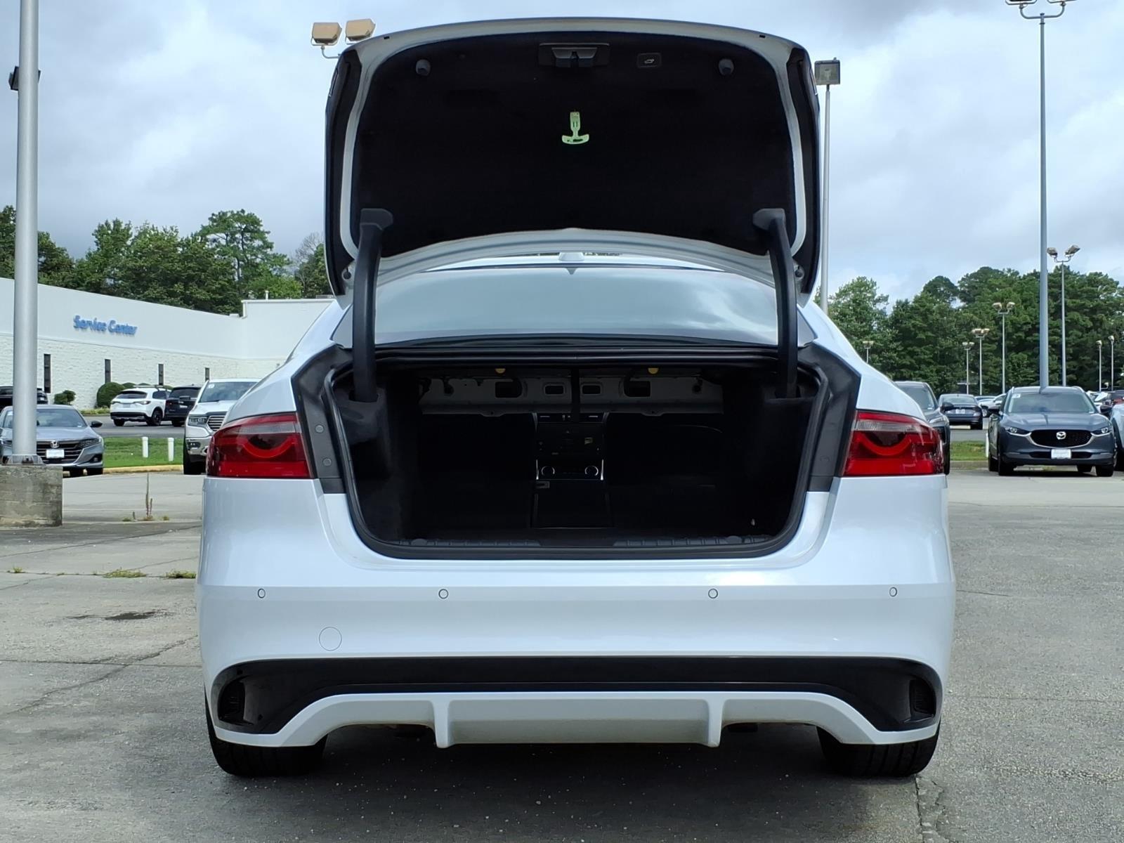 Used 2021 Yulong White Metallic Jaguar R-Dynamic SE image 26