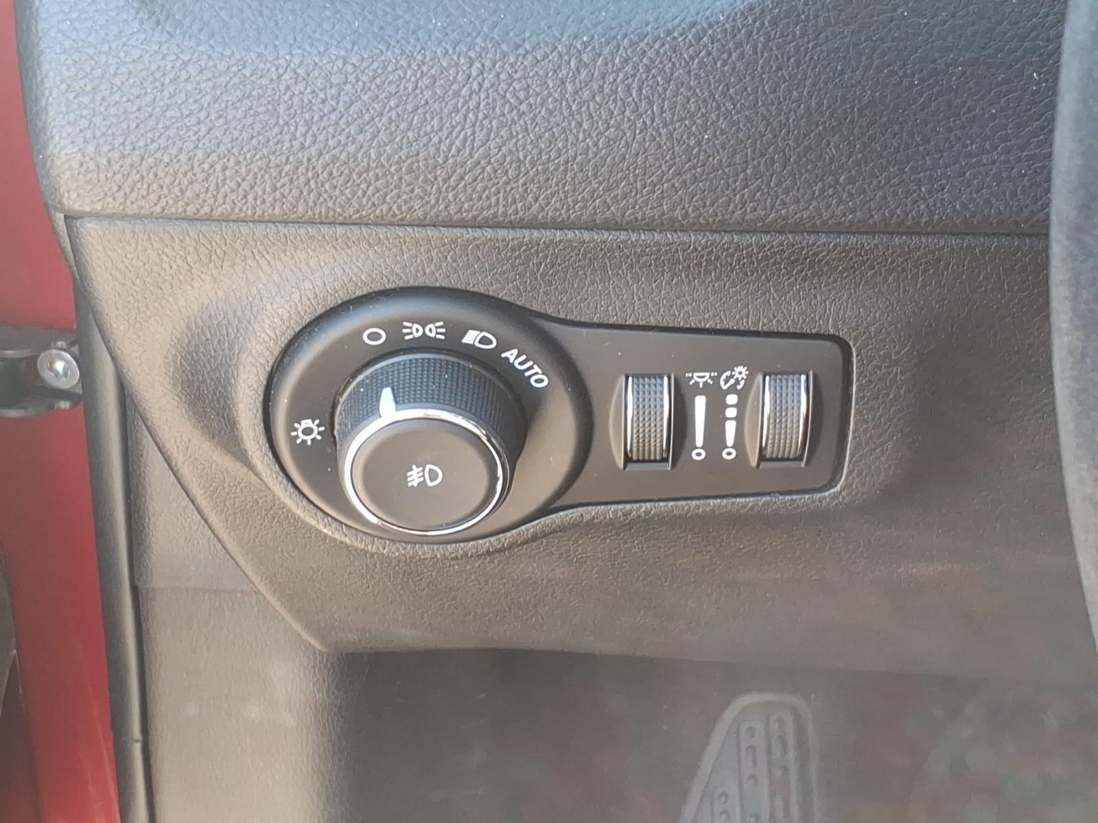 Used 2018 Redline Pearlcoat Jeep Altitude image 14
