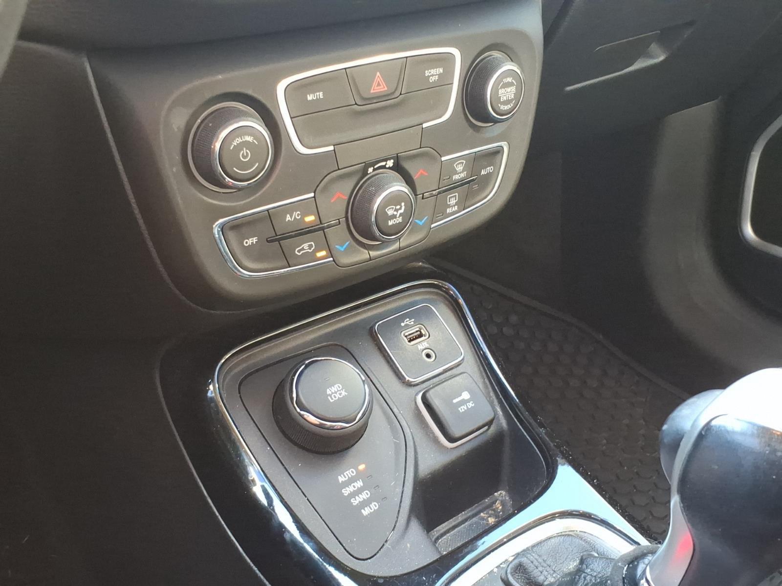 Used 2018 Redline Pearlcoat Jeep Altitude image 17