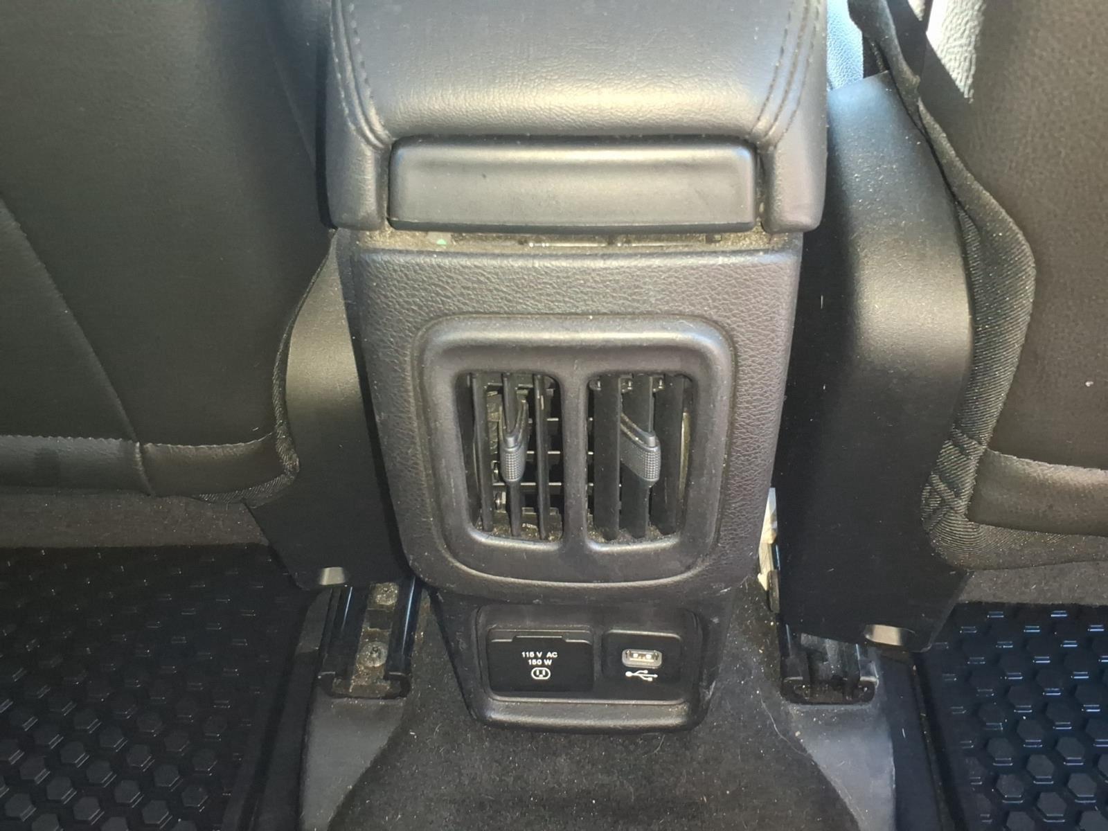 Used 2018 Redline Pearlcoat Jeep Altitude image 21