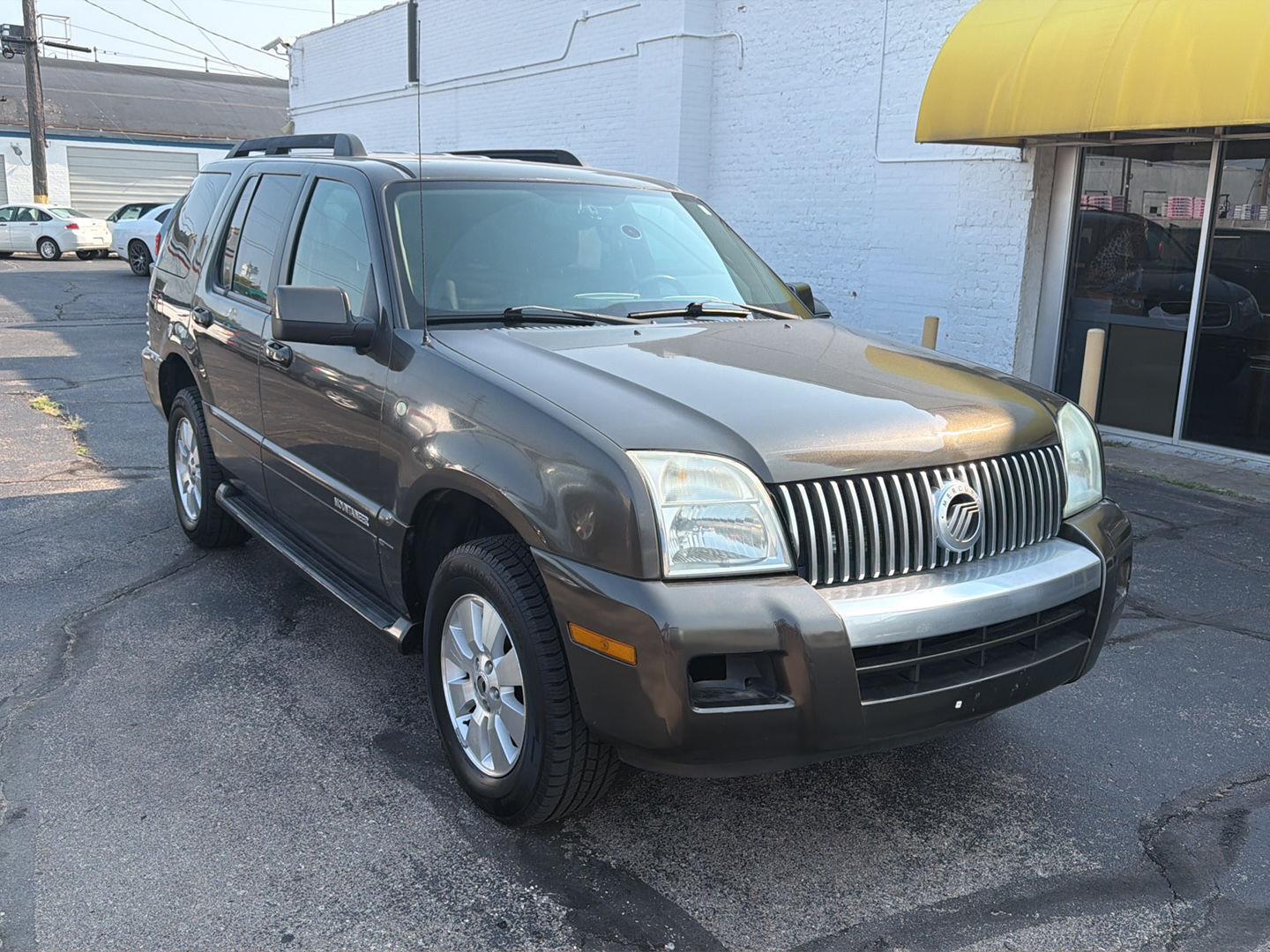 Gray 2008 Mercury Mountaineer SUV / Crossover 4X2