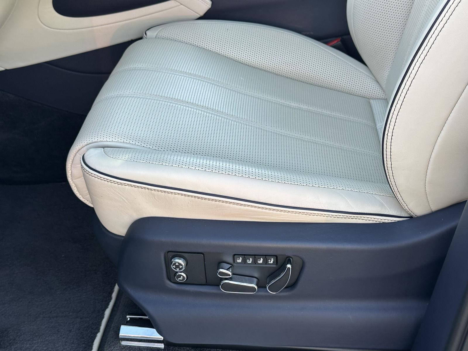 Used 2022 Dark Sapphire Bentley V8 image 10