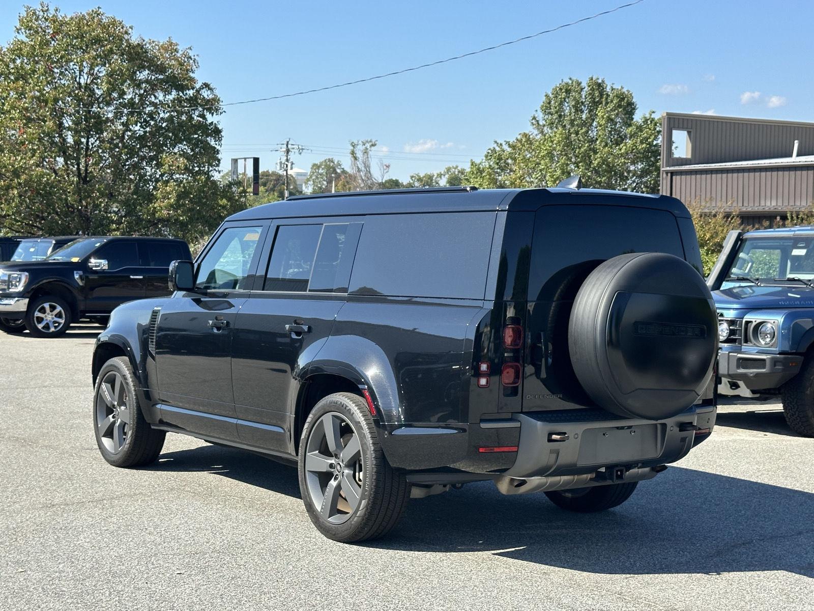 Used 2024 Santorini Black Metallic Land Rover Outbound image 3