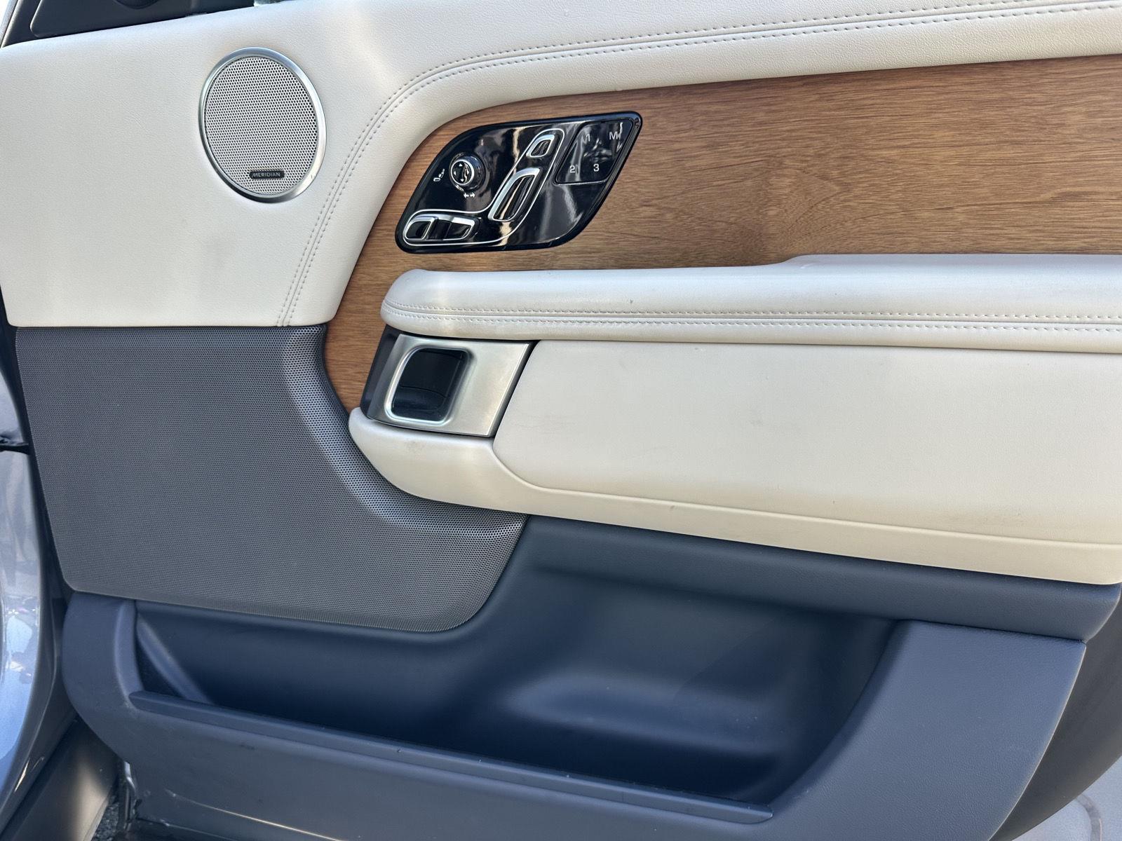 Used 2019 Byron Blue Metallic Land Rover HSE image 14