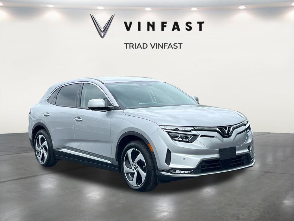 2024 VinFast VF 8 Eco's photo