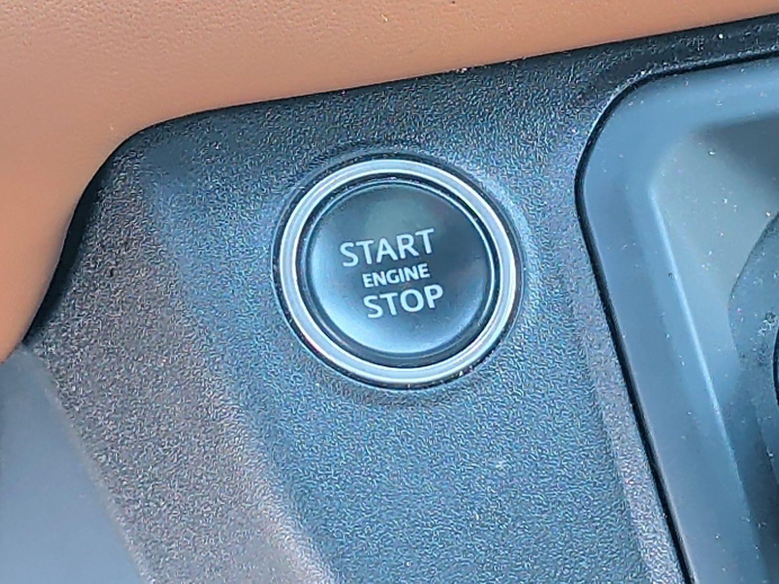Used 2020 Eiger Grey Metallic Land Rover X image 23