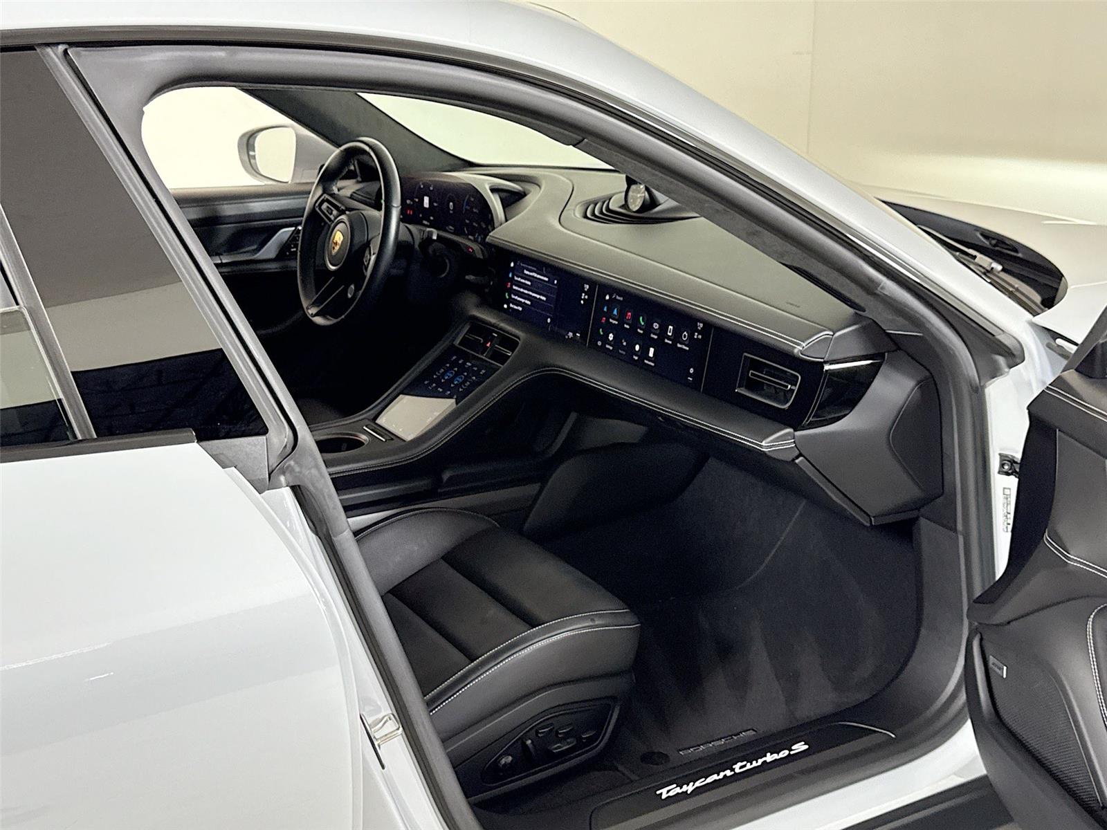 2021 Porsche Taycan Turbo S photo 29