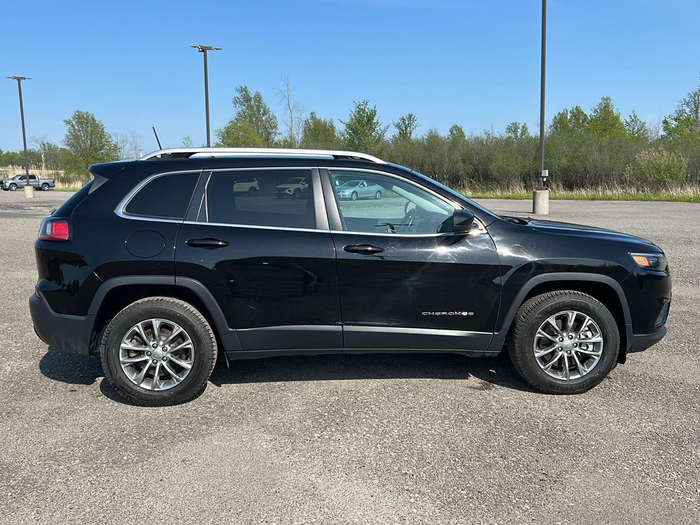 View vehicle photo 2