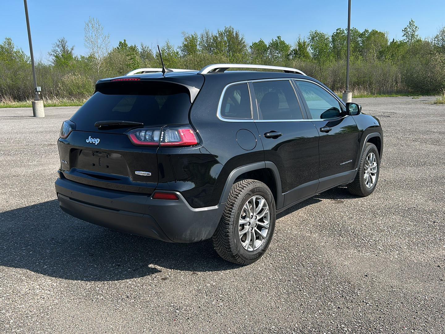 View vehicle photo 3