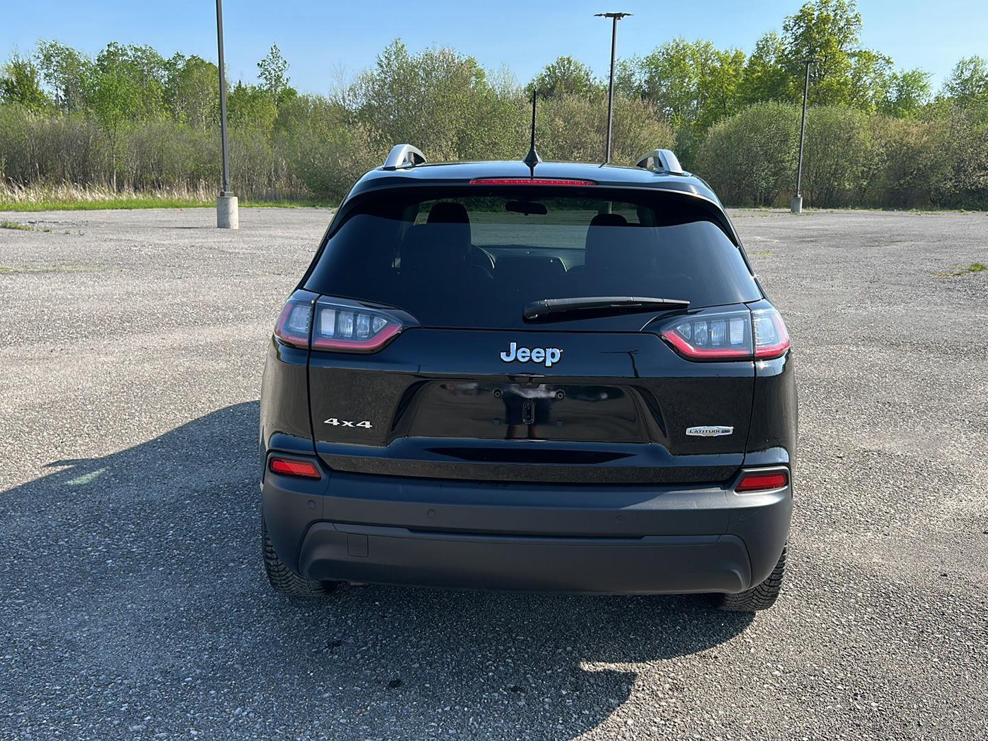 View vehicle photo 4