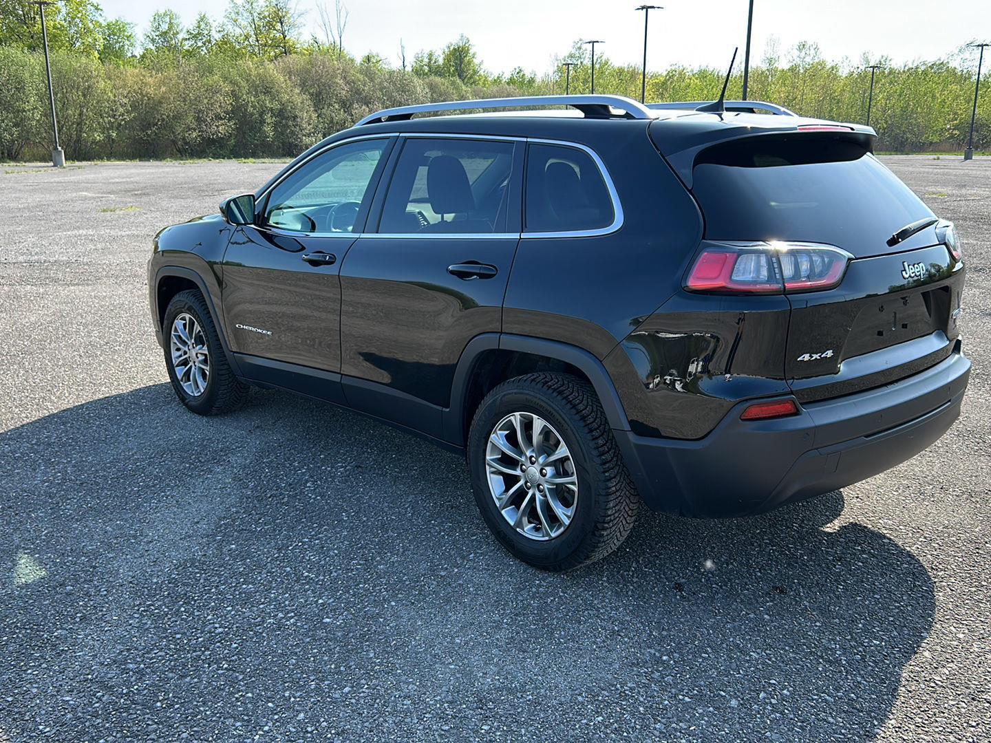 View vehicle photo 5