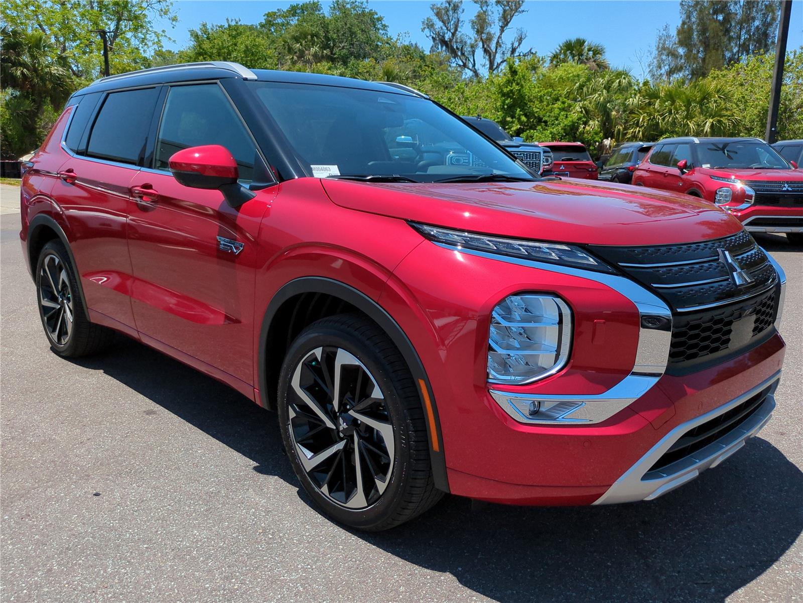 2025 Mitsubishi Outlander Plug-in Hybrid SEL's photo