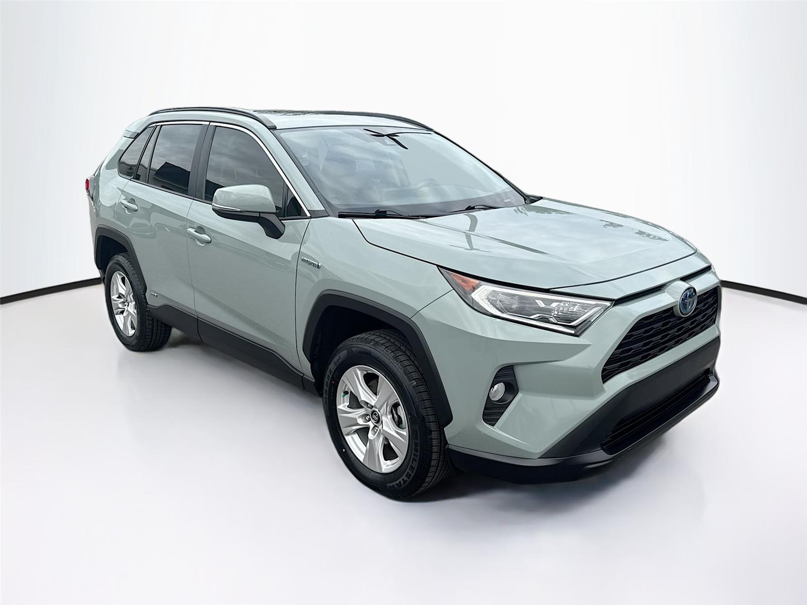 2021 Toyota RAV4 XLE's photo
