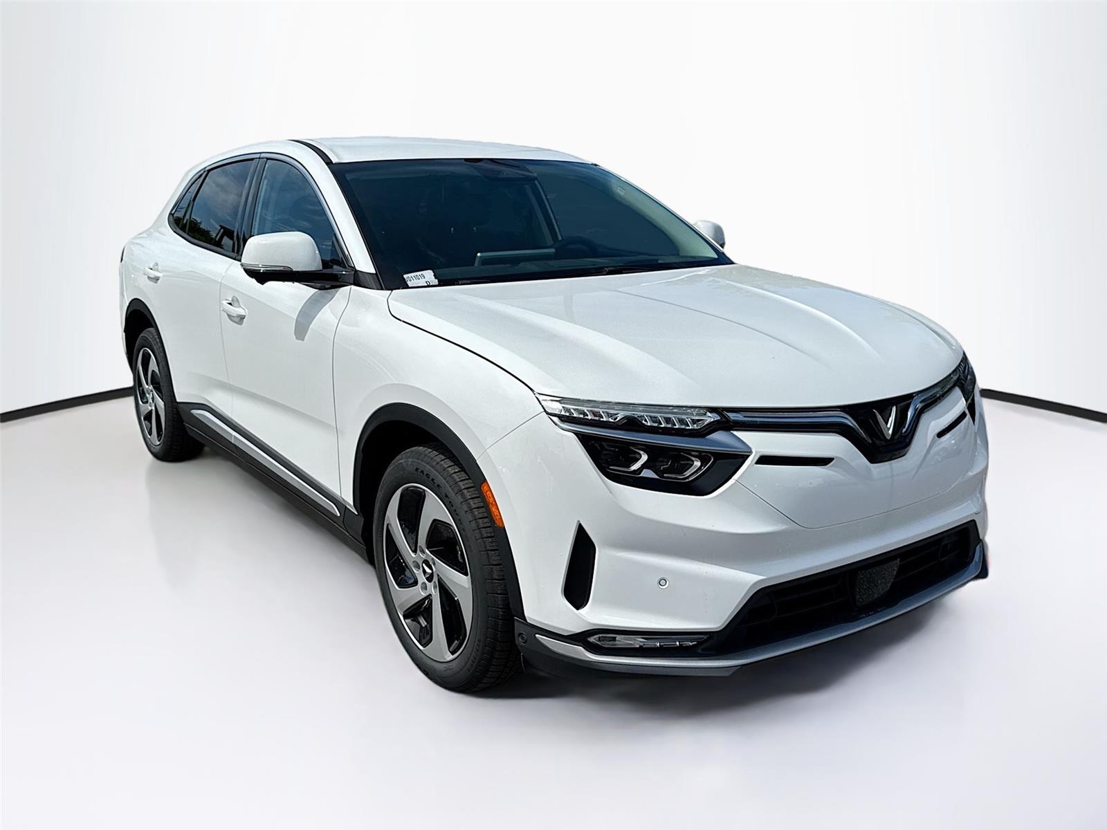BRAHMINY WHITE 2025 VinFast VF8 Eco AWD SUV / Crossover All-Wheel Drive Automatic