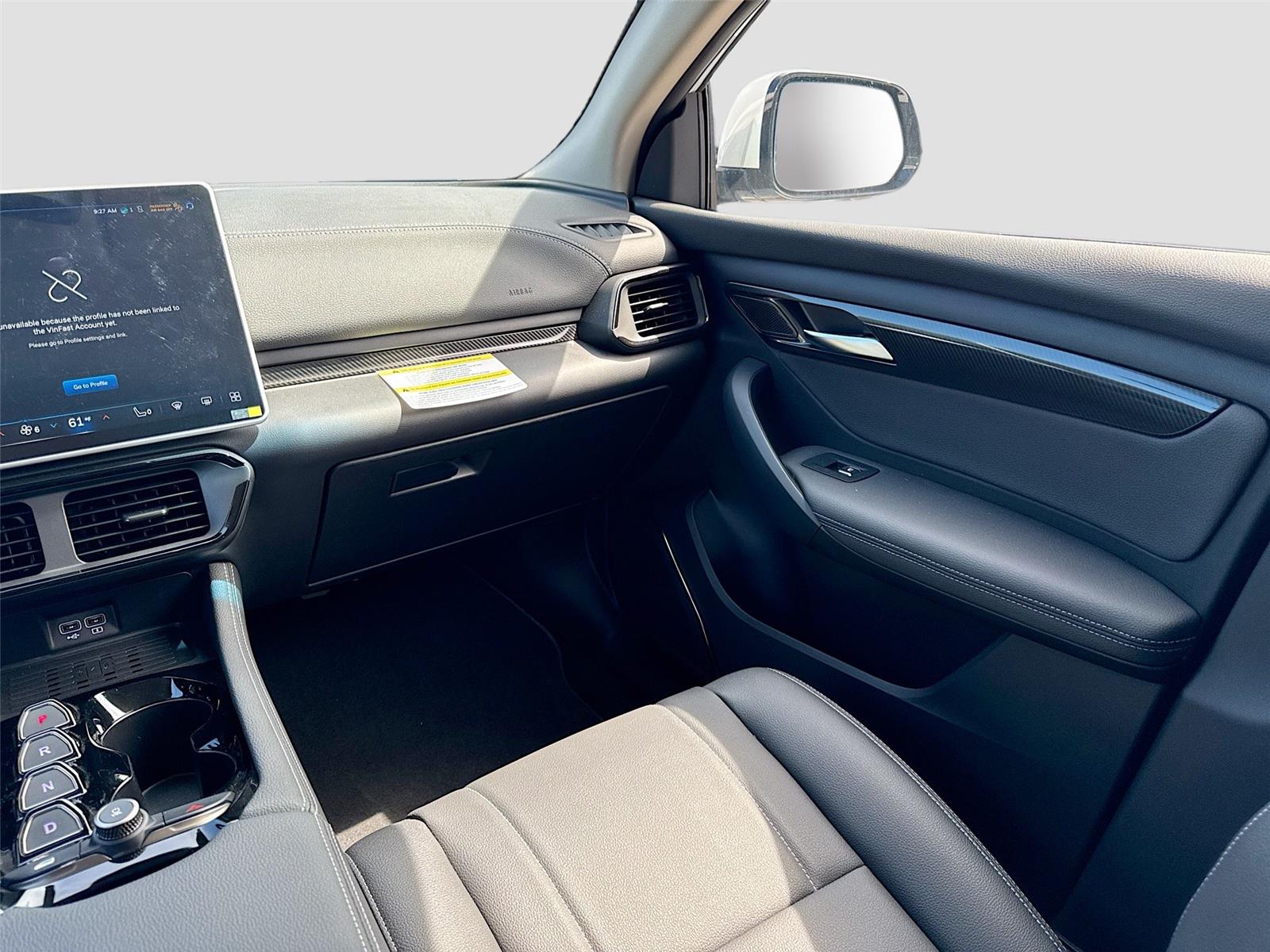 2025 VinFast VF 8 Eco - Photo 23