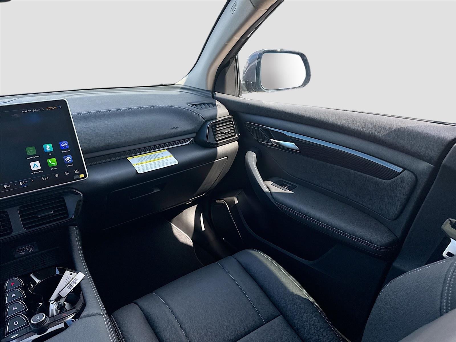 2025 VinFast VF 8 Eco - Photo 23