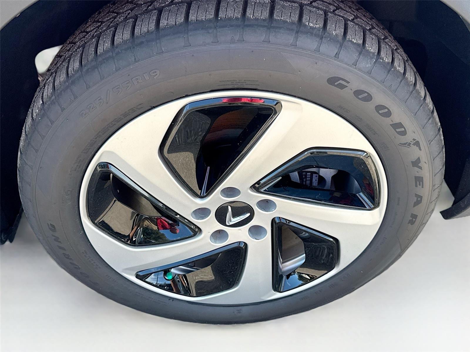 2025 VinFast VF 8 Eco - Photo 31