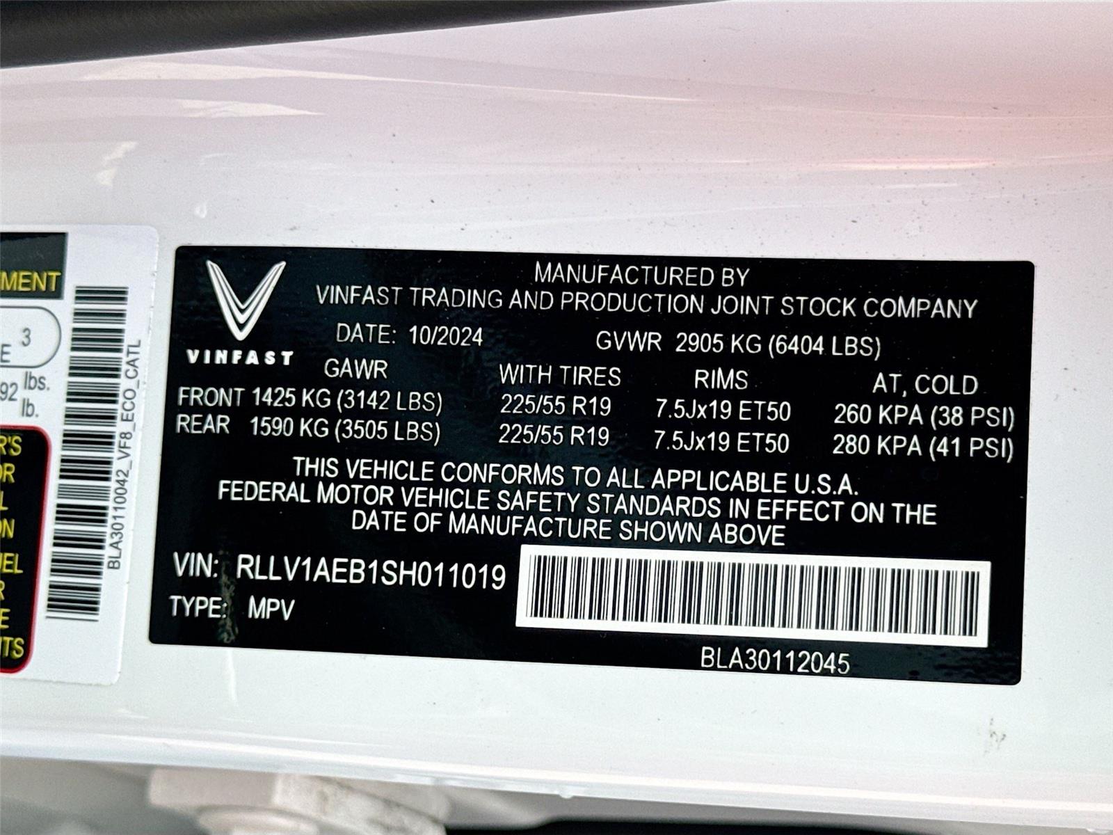 2025 VinFast VF 8 Eco - Photo 32