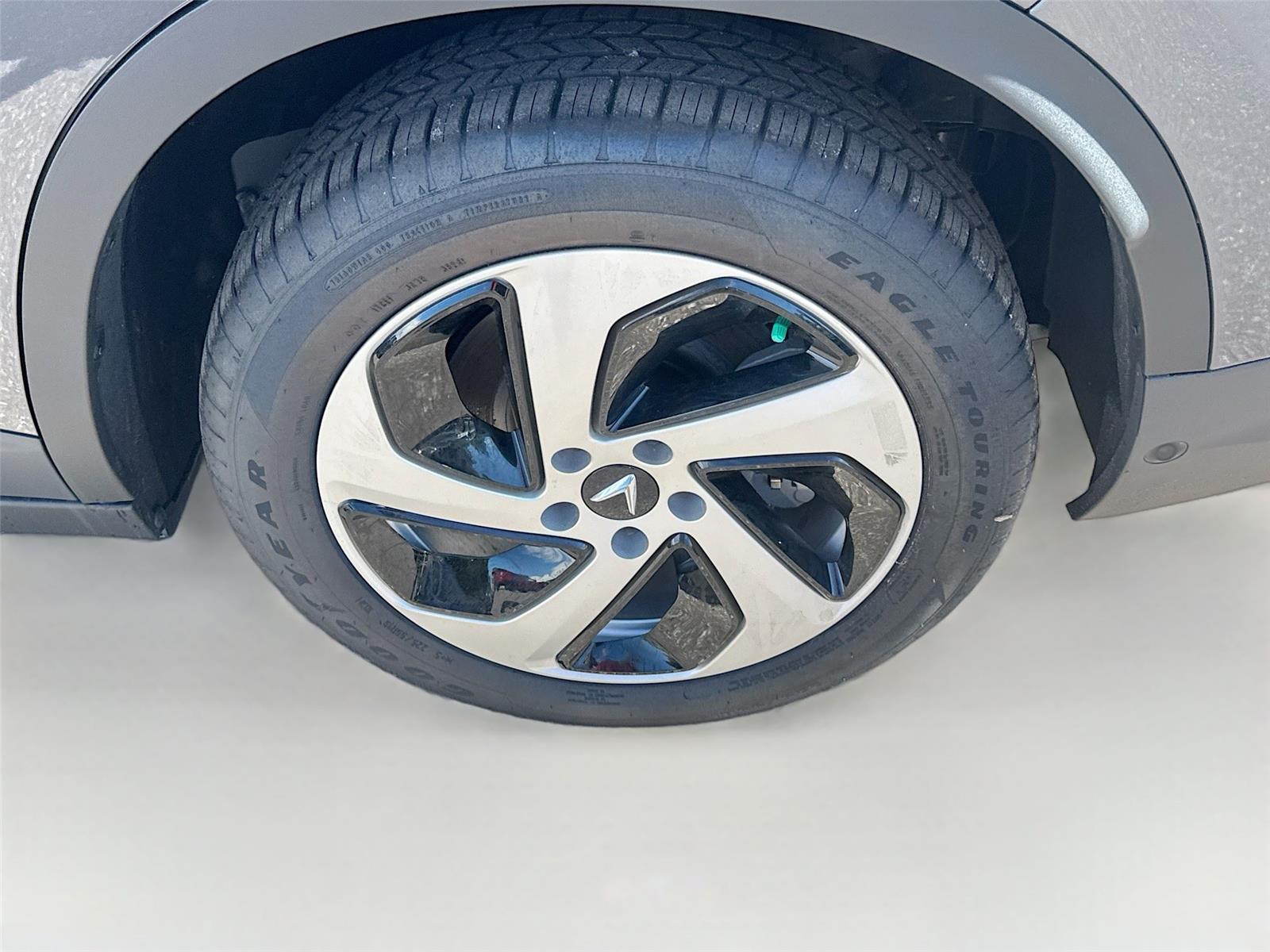 2025 VinFast VF 8 Eco - Photo 31