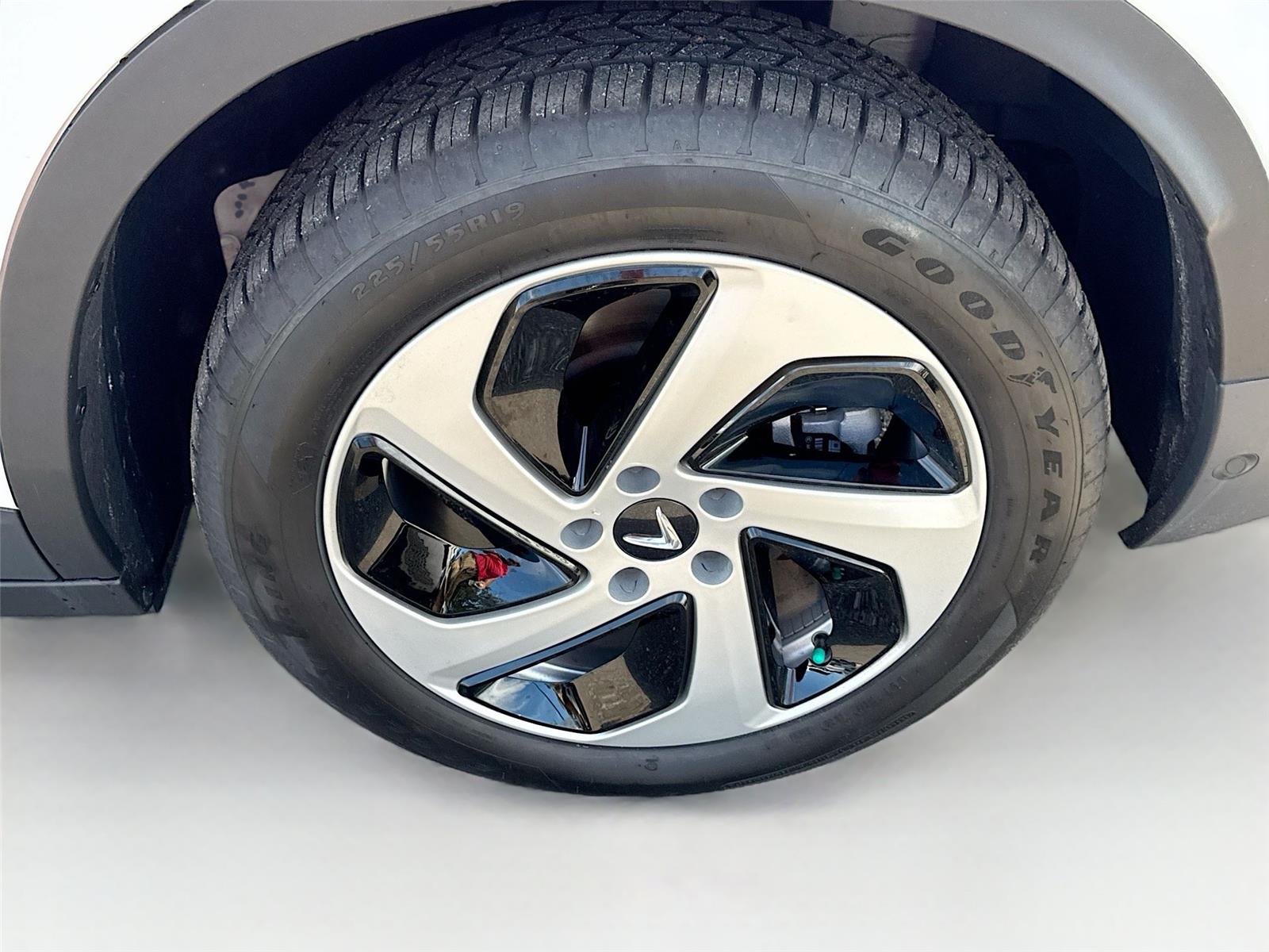2025 VinFast VF 8 Eco - Photo 31