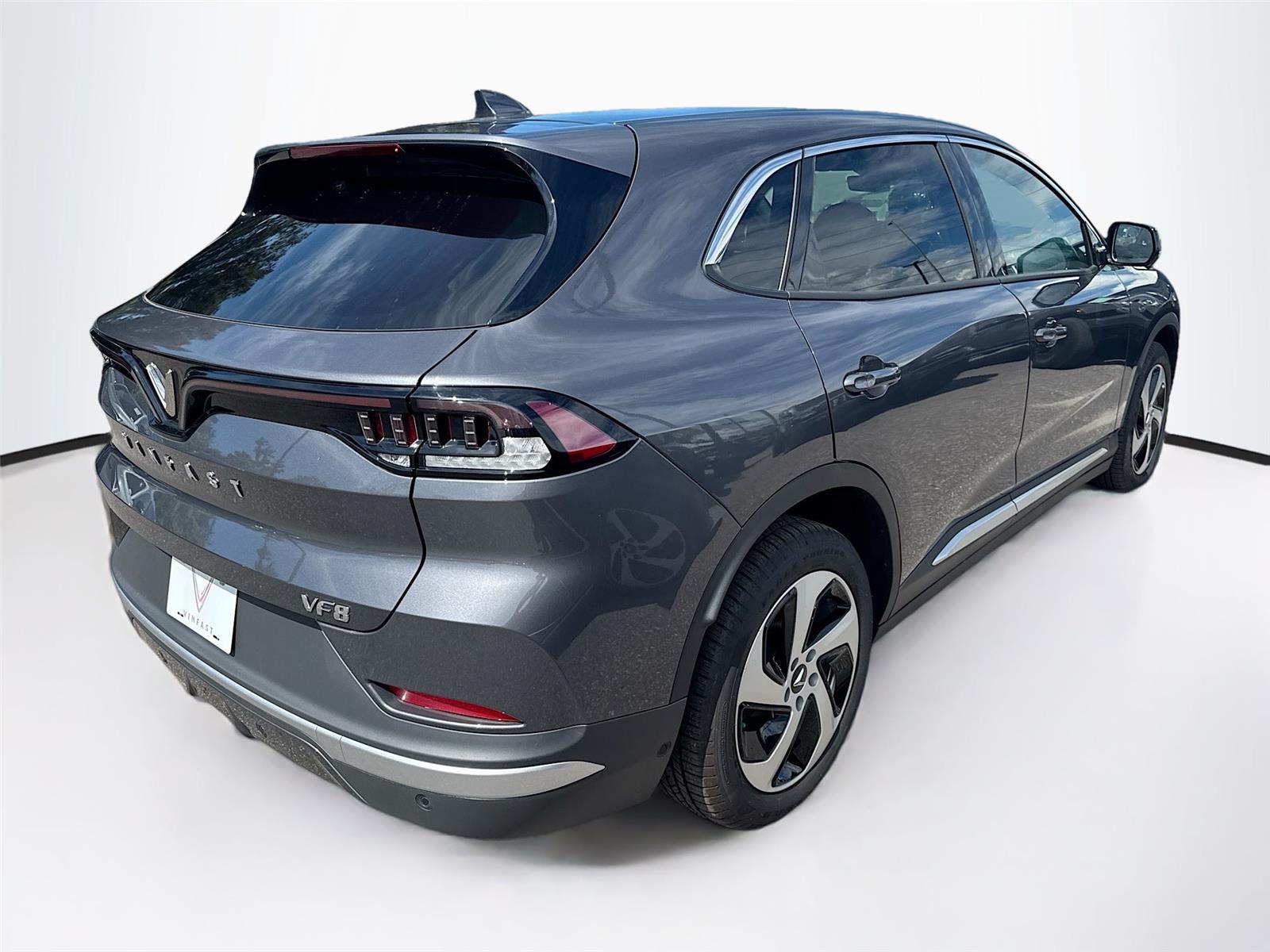 2025 VinFast VF 8 Eco - Photo 7