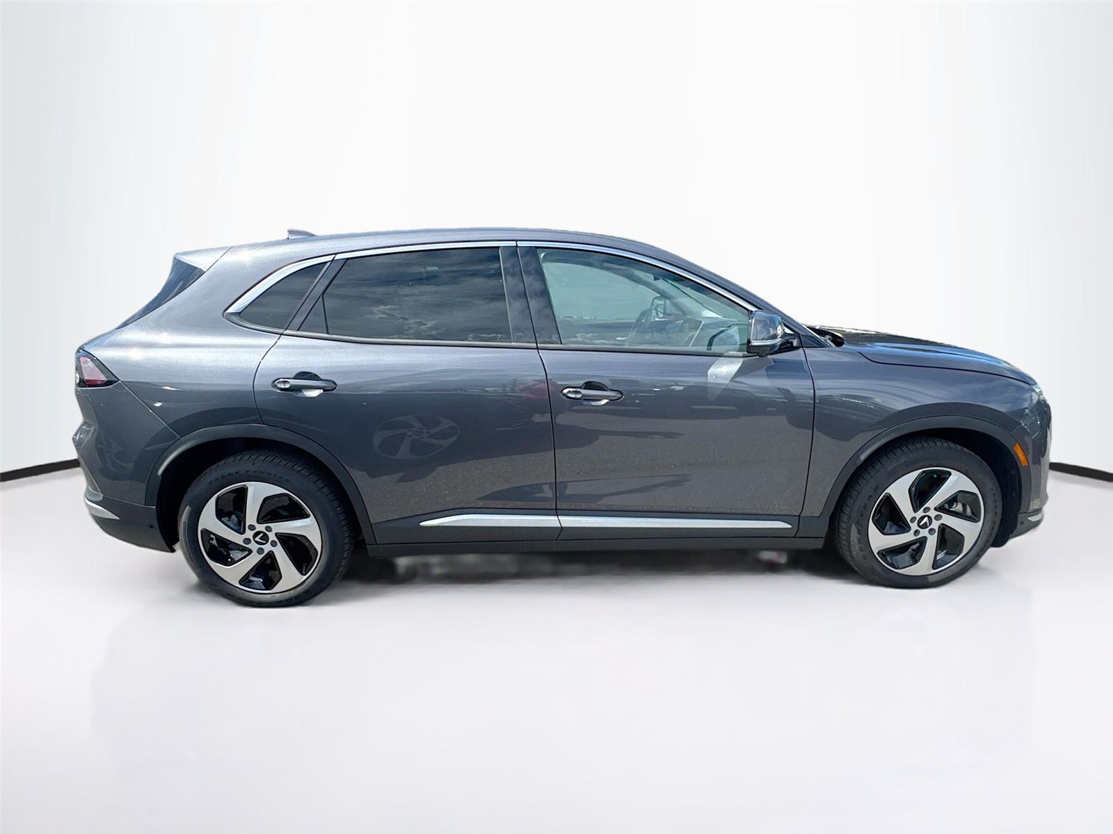 2025 VinFast VF 8 Eco - Photo 8