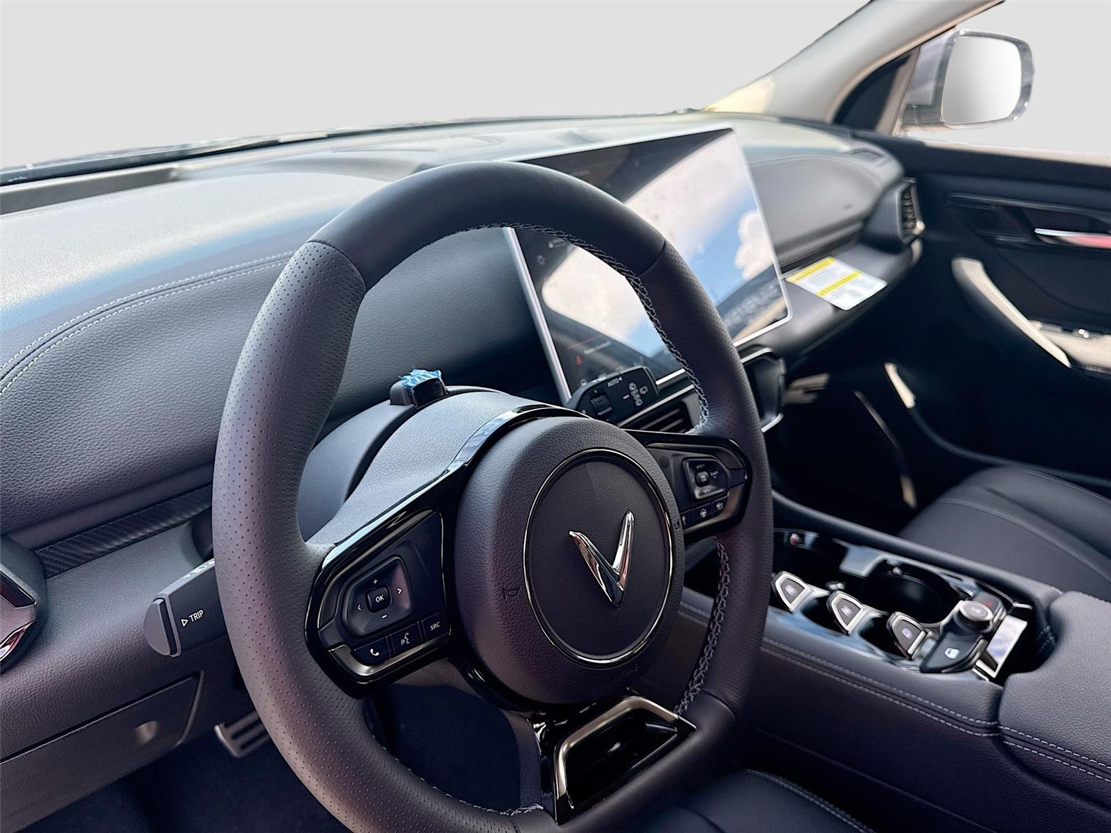 2025 VinFast VF 8 Eco - Photo 9