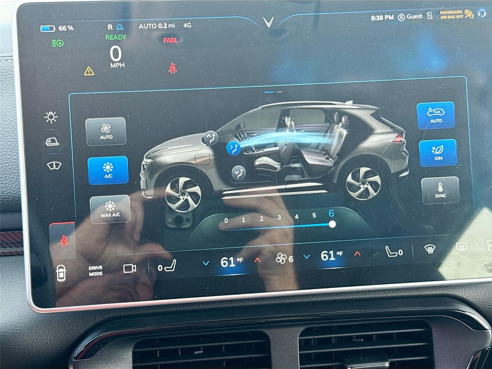 2025 VinFast VF 8 Eco - Photo 16