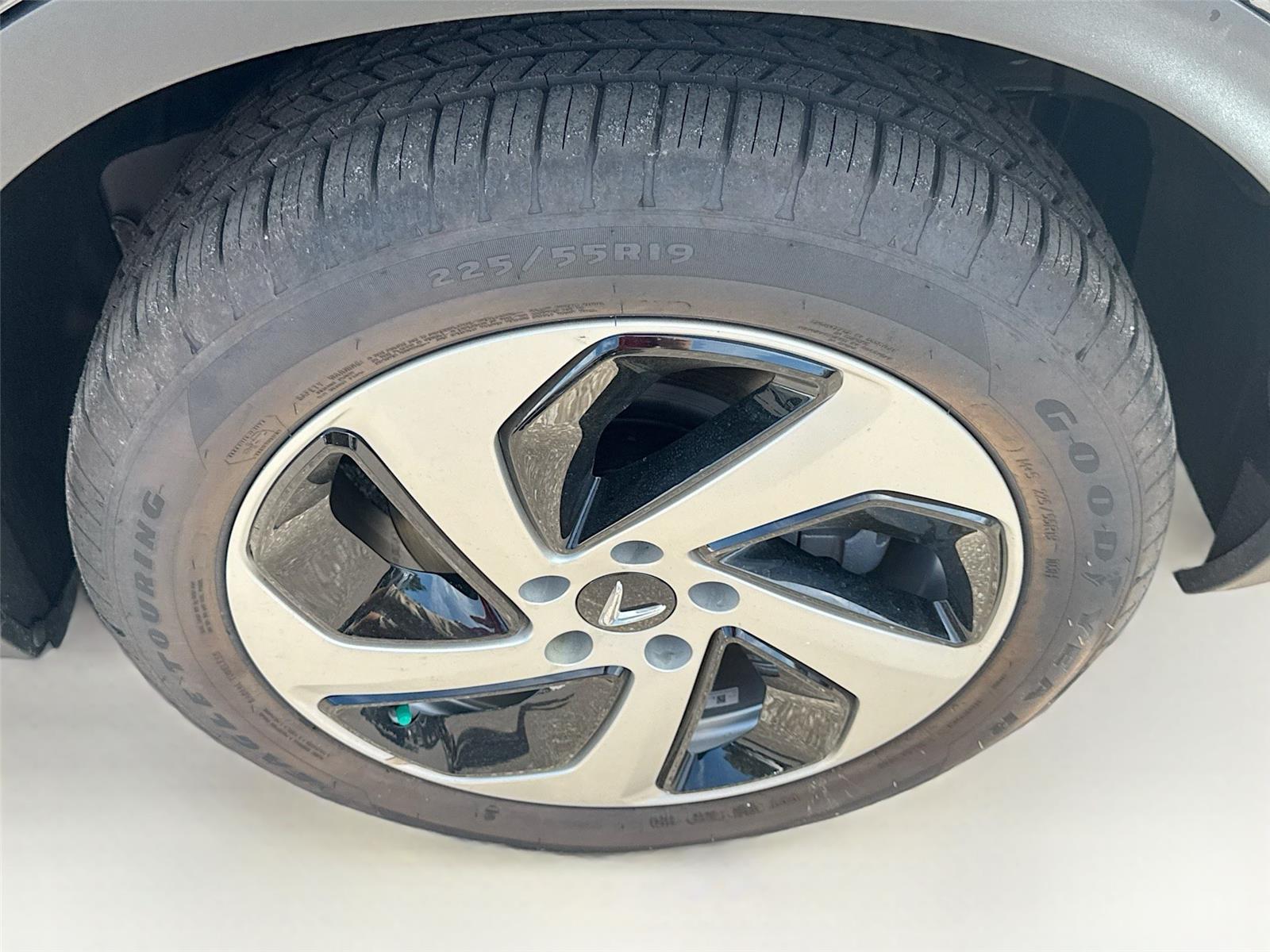2025 VinFast VF 8 Eco - Photo 31