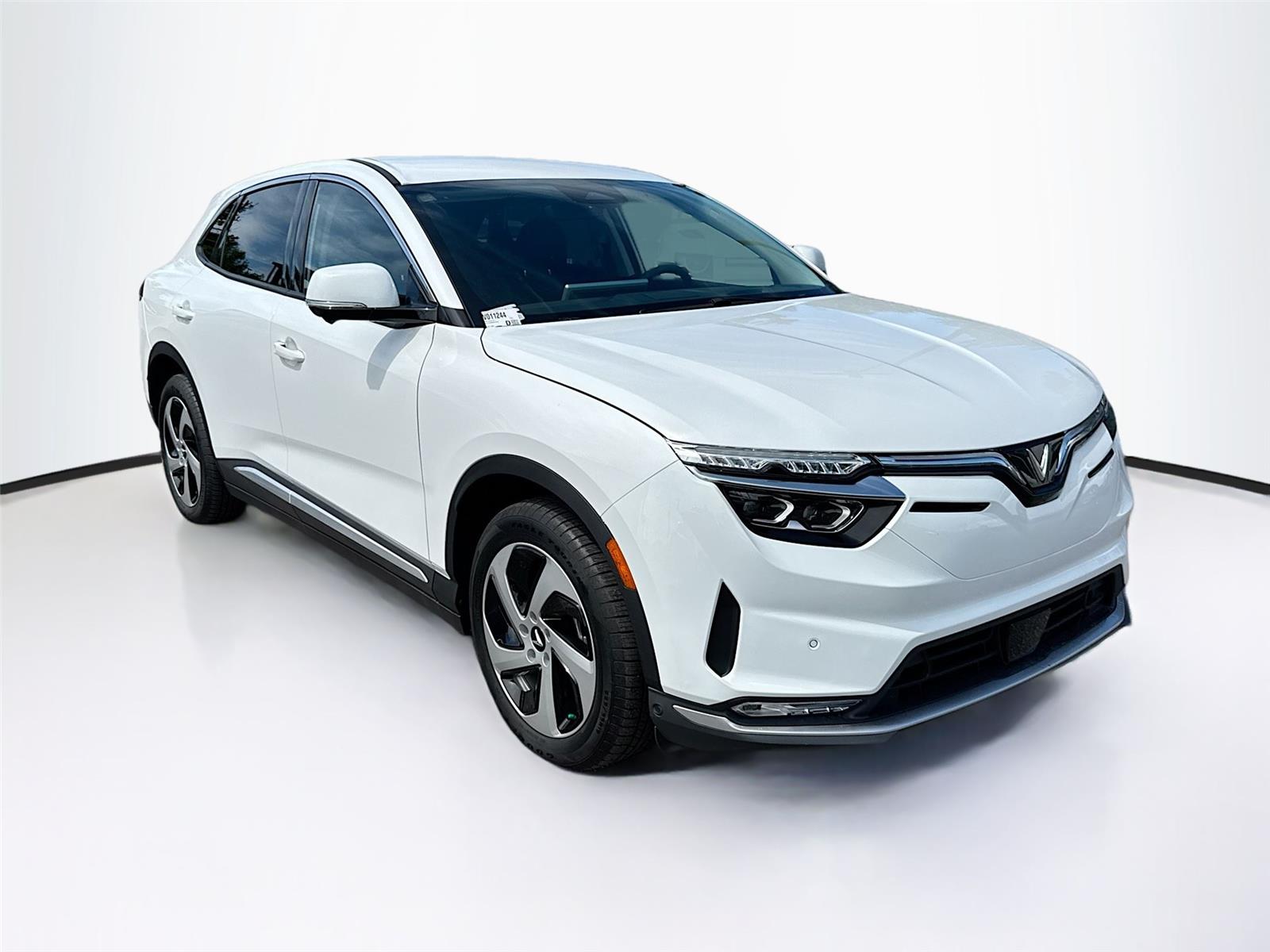 BRAHMINY WHITE 2025 VinFast VF8 Eco AWD SUV / Crossover All-Wheel Drive Automatic