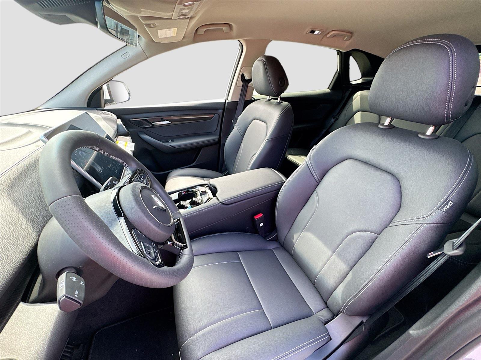 2025 VinFast VF 8 Eco - Photo 21