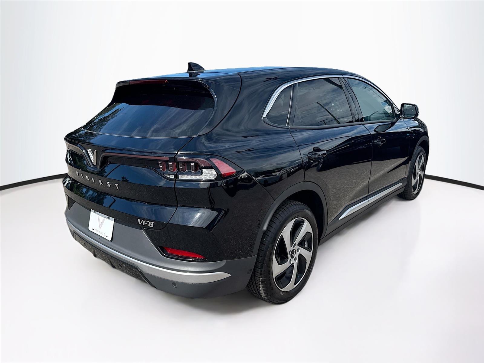 2025 VinFast VF 8 Eco - Photo 7