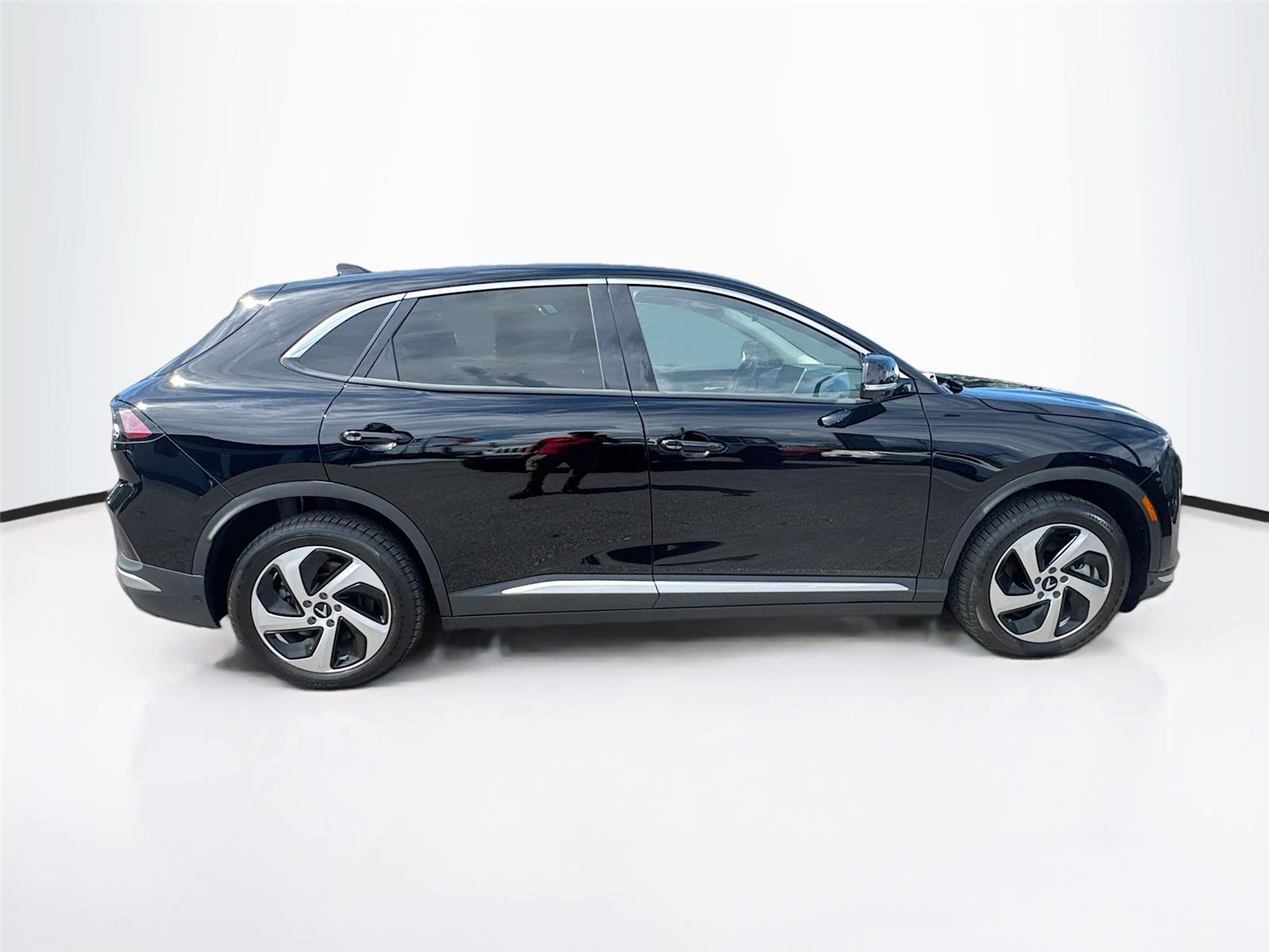 2025 VinFast VF 8 Eco - Photo 8
