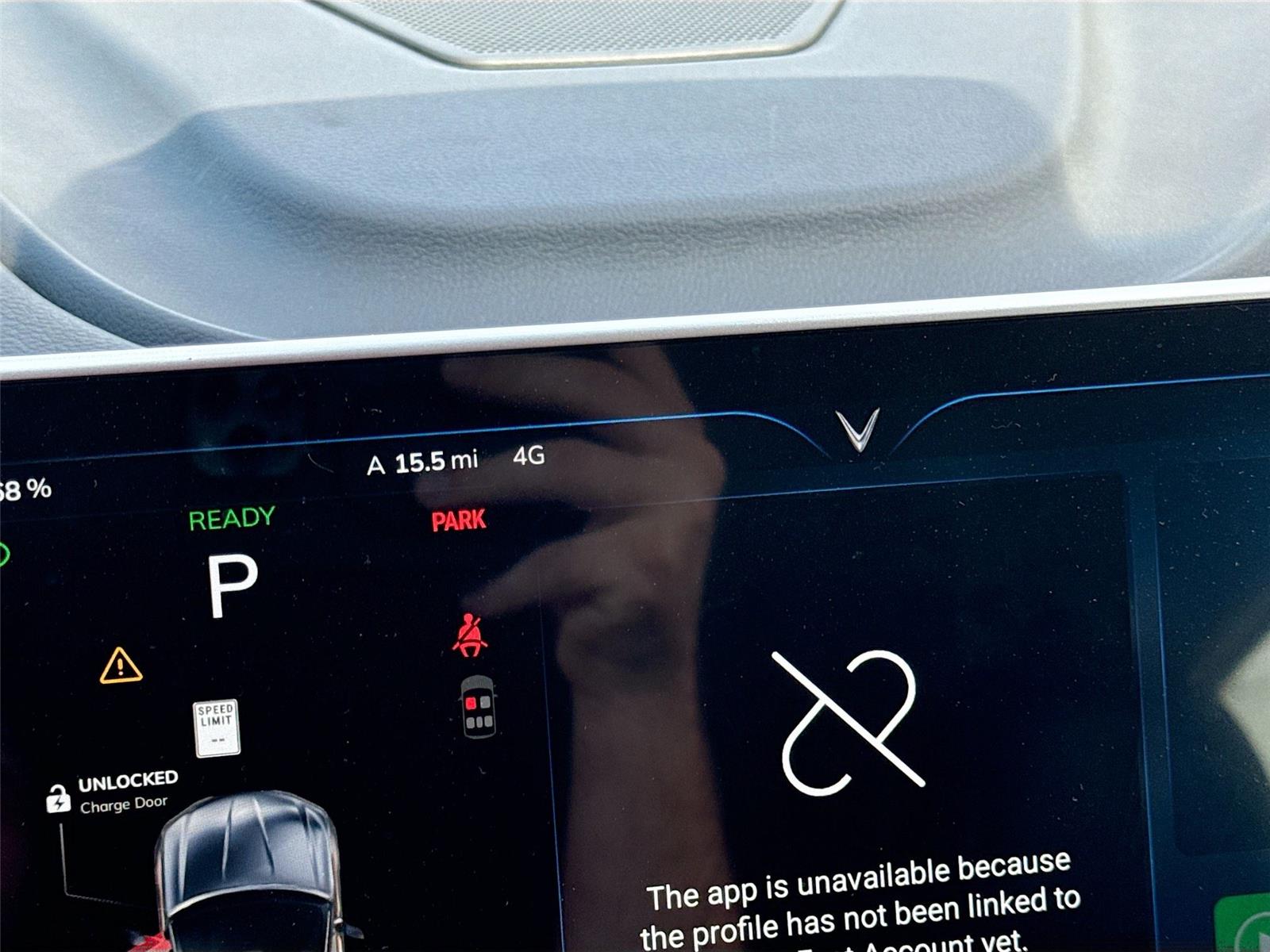 2025 VinFast VF 8 Eco - Photo 12