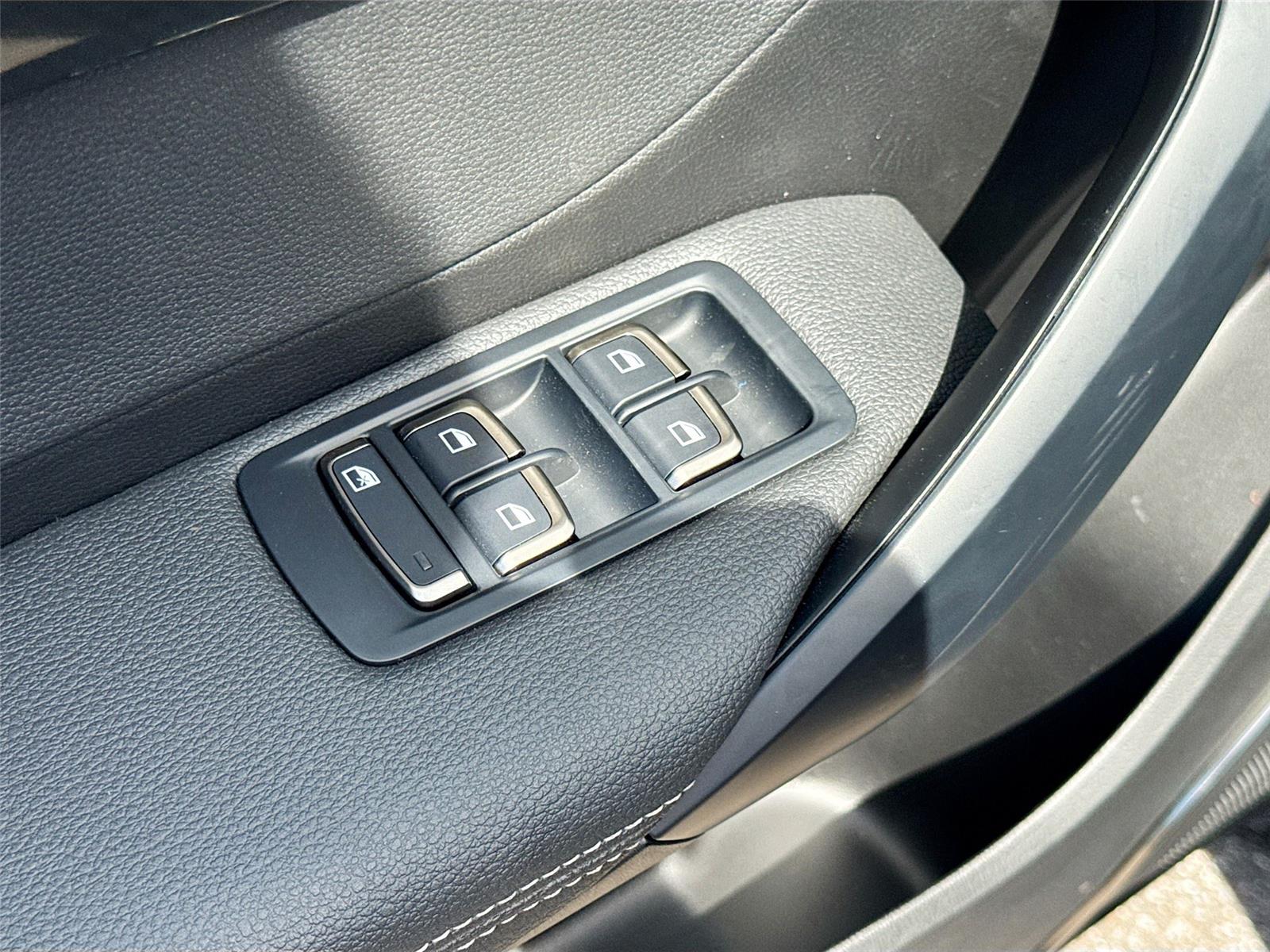 2025 VinFast VF 8 Eco - Photo 18