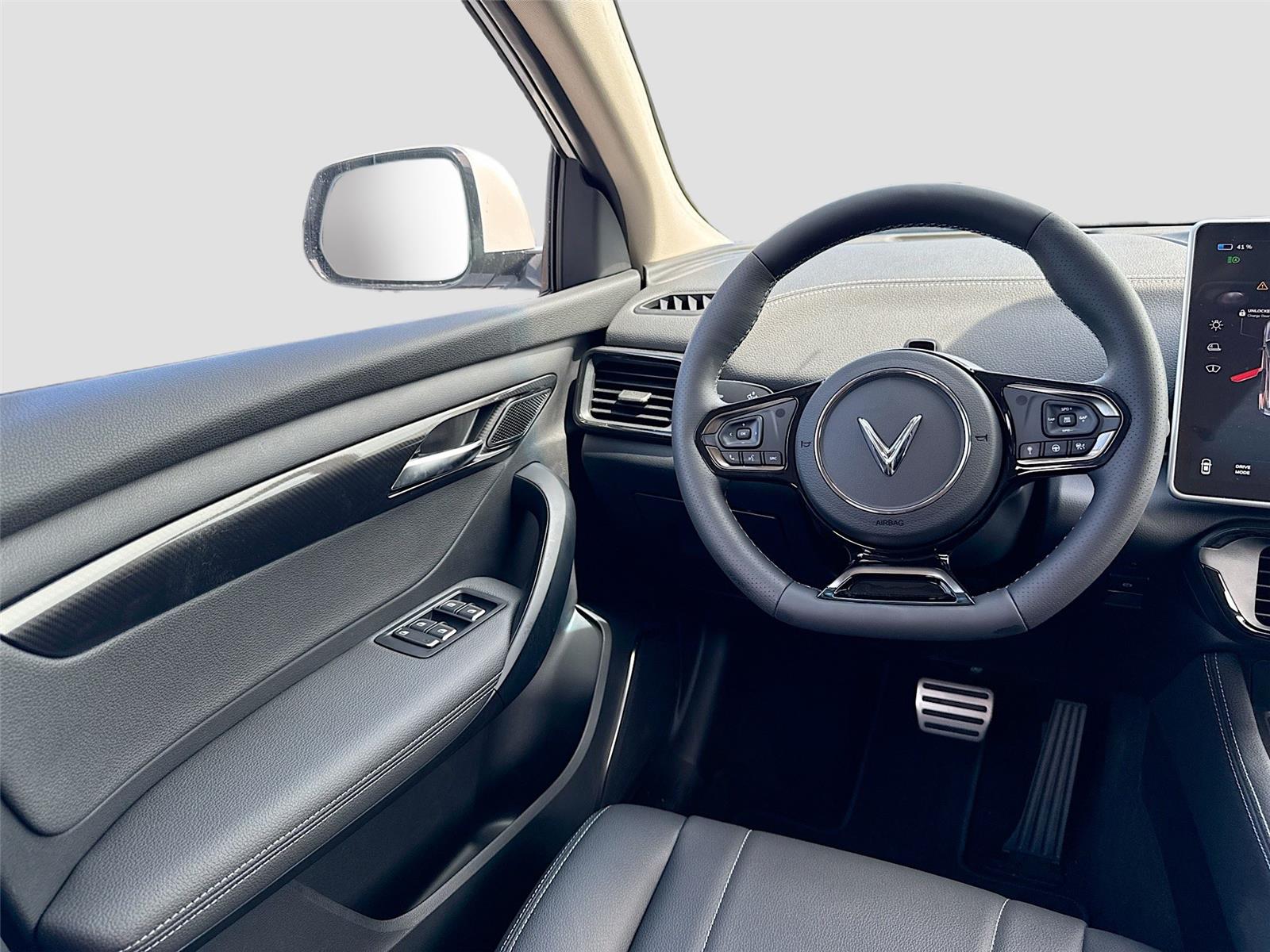 2025 VinFast VF 8 Eco - Photo 22