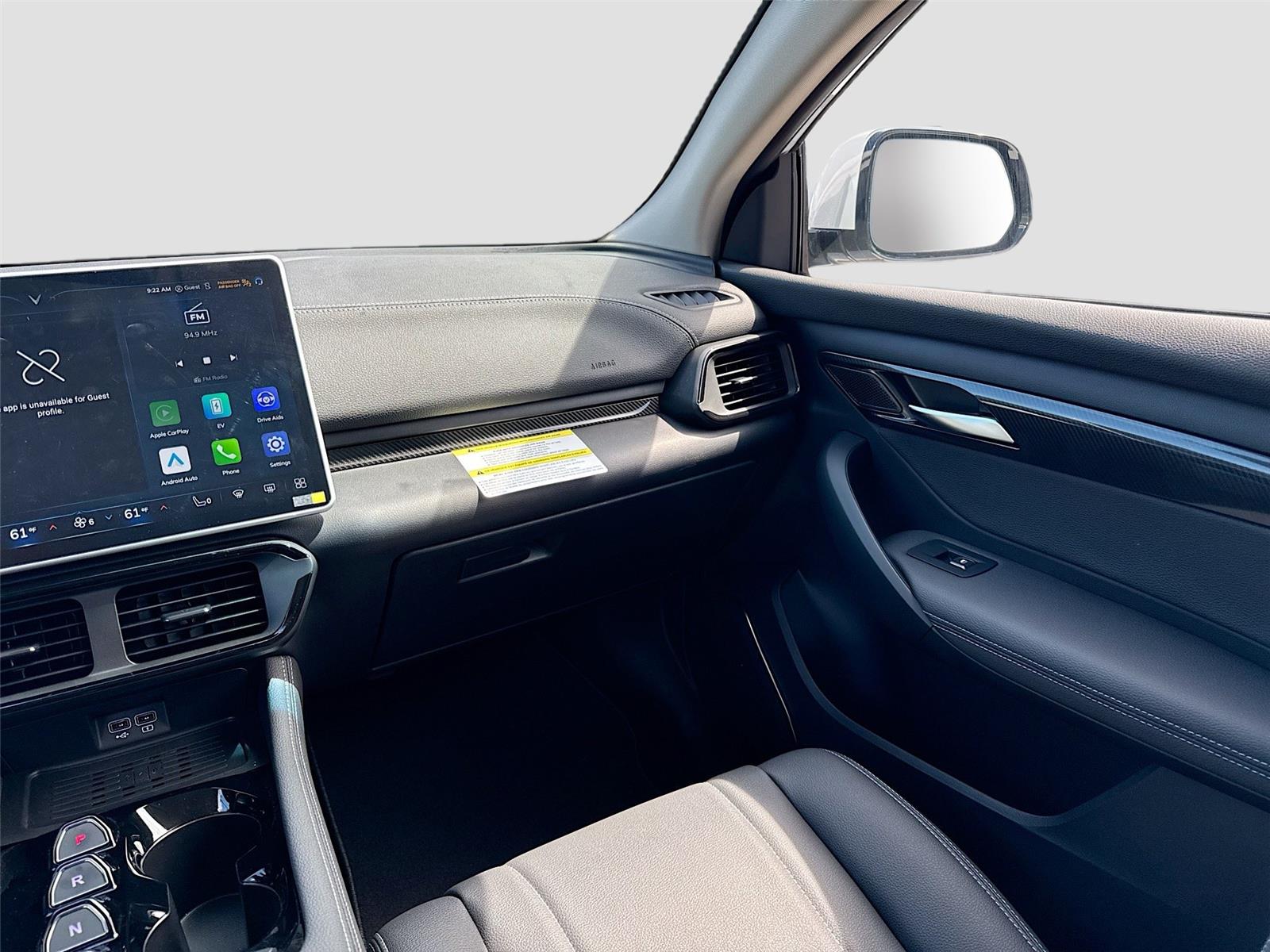 2025 VinFast VF 8 Eco - Photo 23