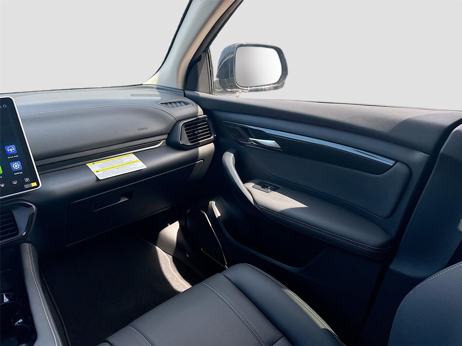 2025 VinFast VF 8 Eco - Photo 23