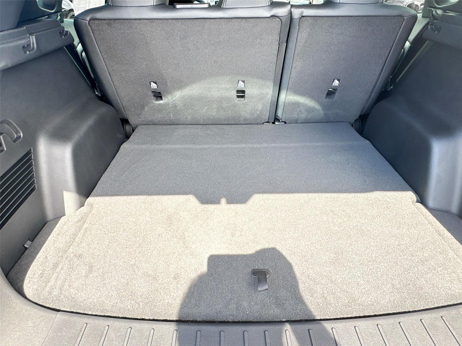 2025 VinFast VF 8 Eco - Photo 26