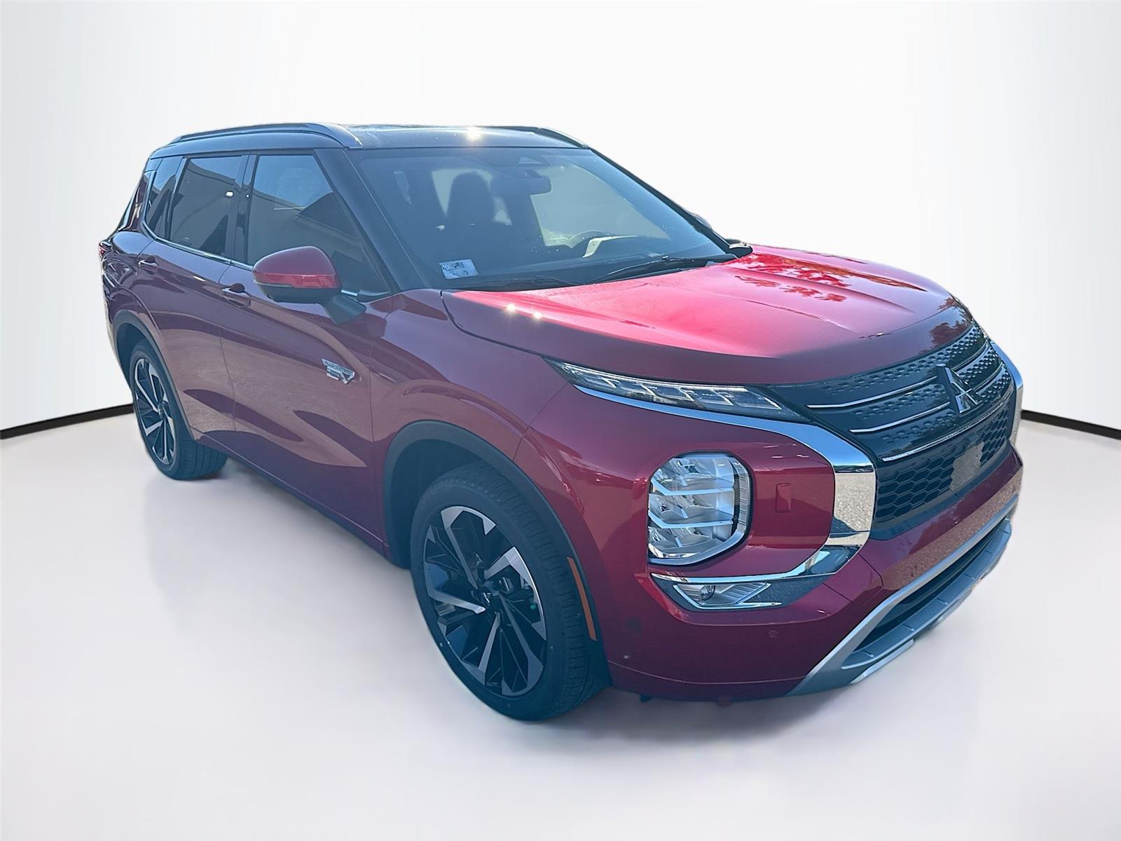 2025 Mitsubishi Outlander Plug-in Hybrid SEL's photo