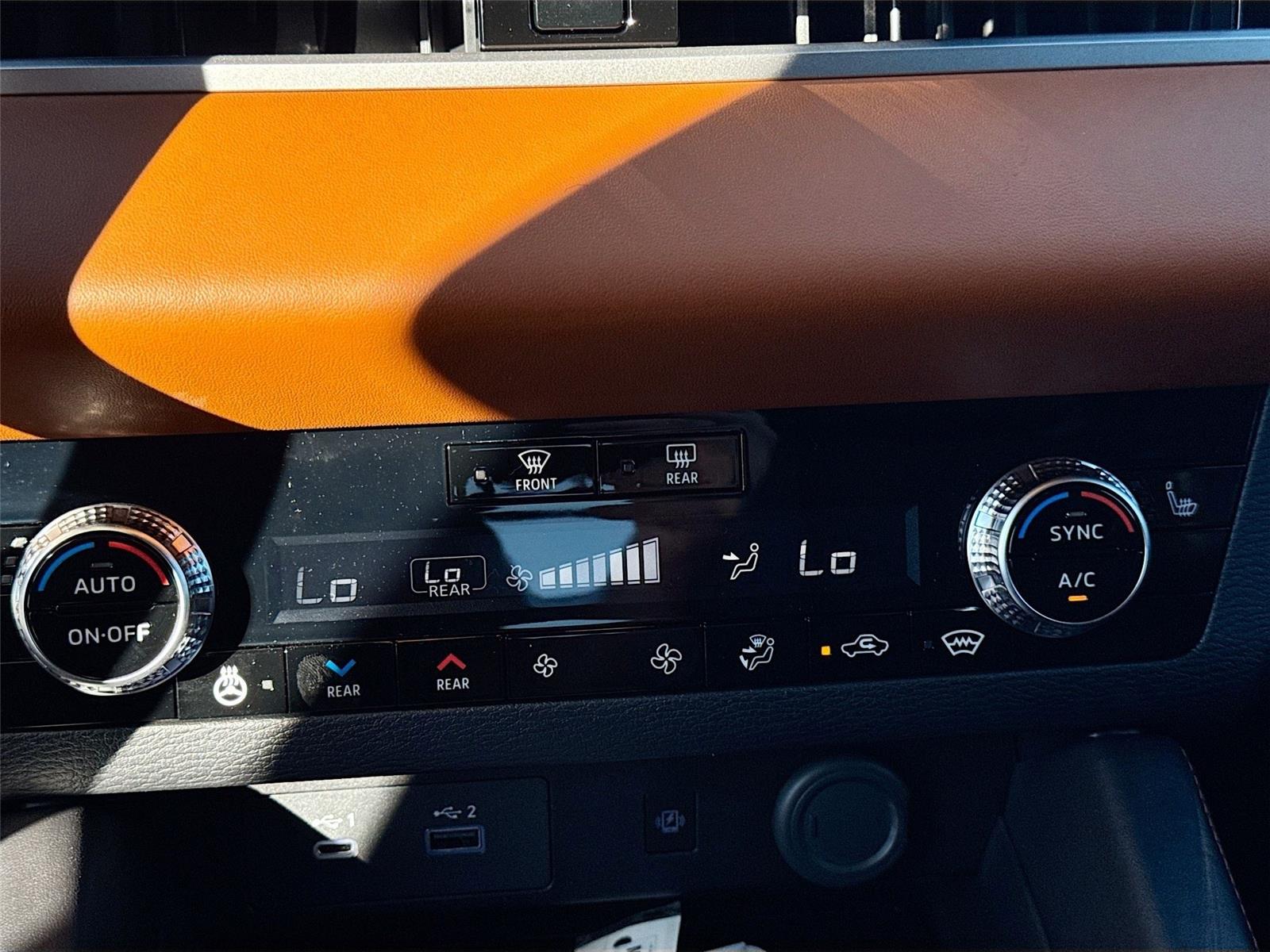 2025 Mitsubishi Outlander Plug-in Hybrid SEL - Photo 16