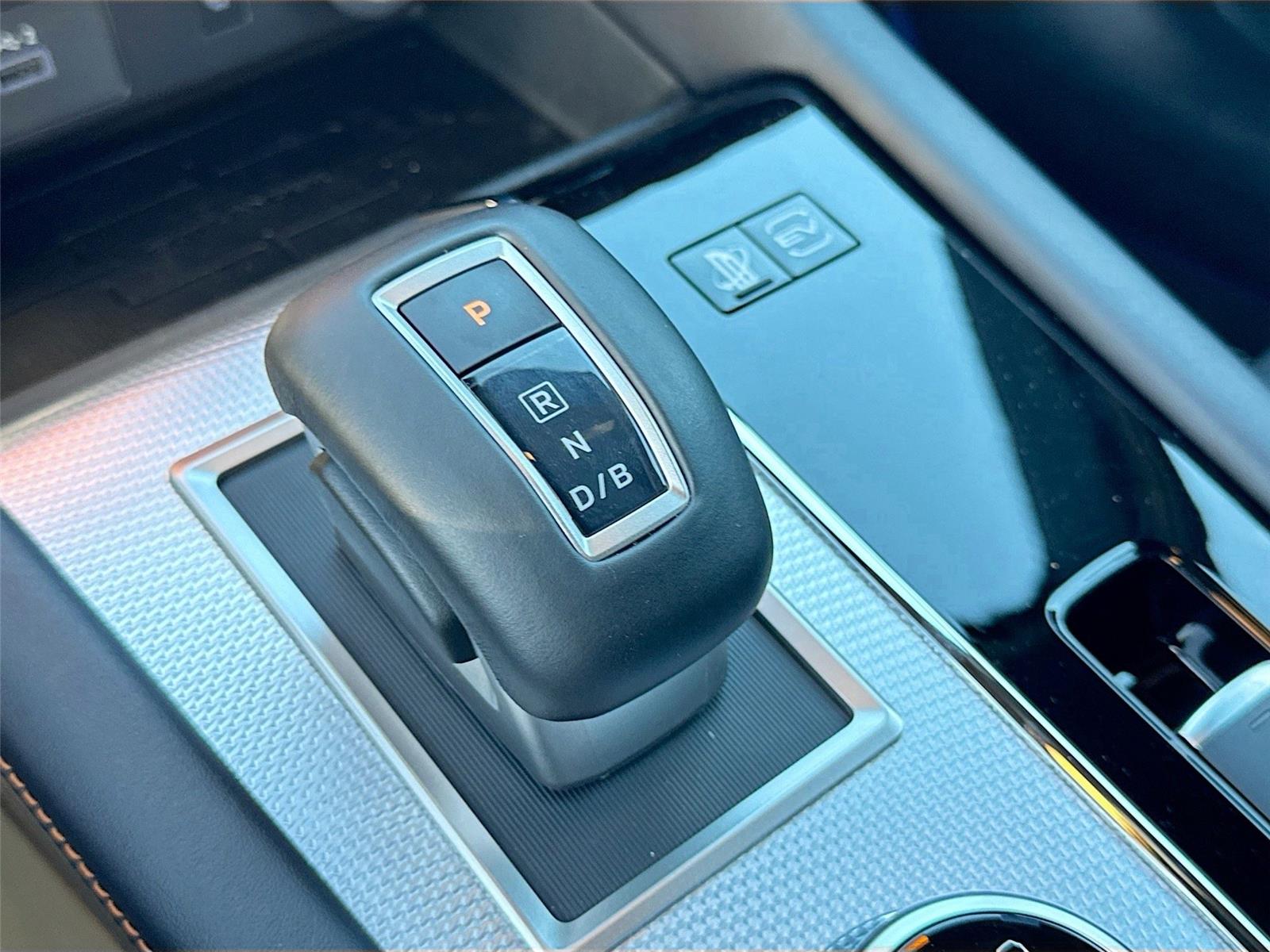2025 Mitsubishi Outlander Plug-in Hybrid SEL - Photo 17