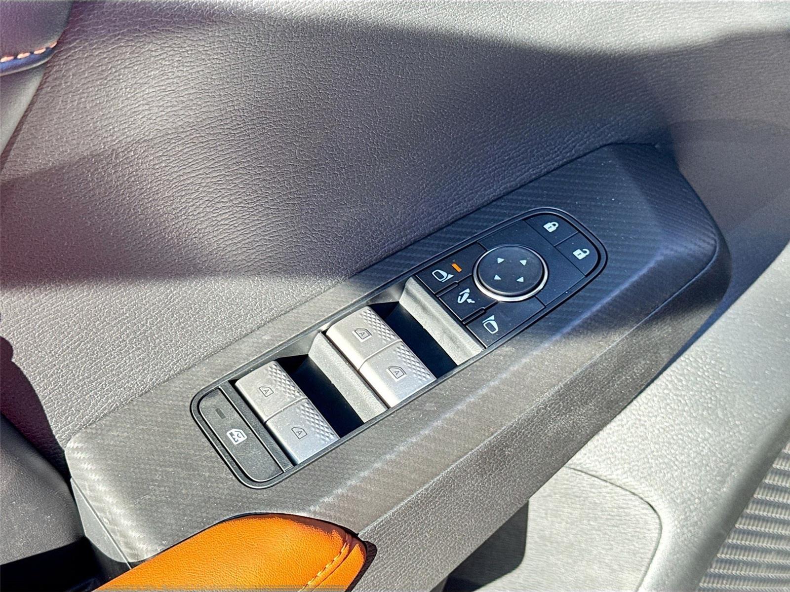 2025 Mitsubishi Outlander Plug-in Hybrid SEL - Photo 18