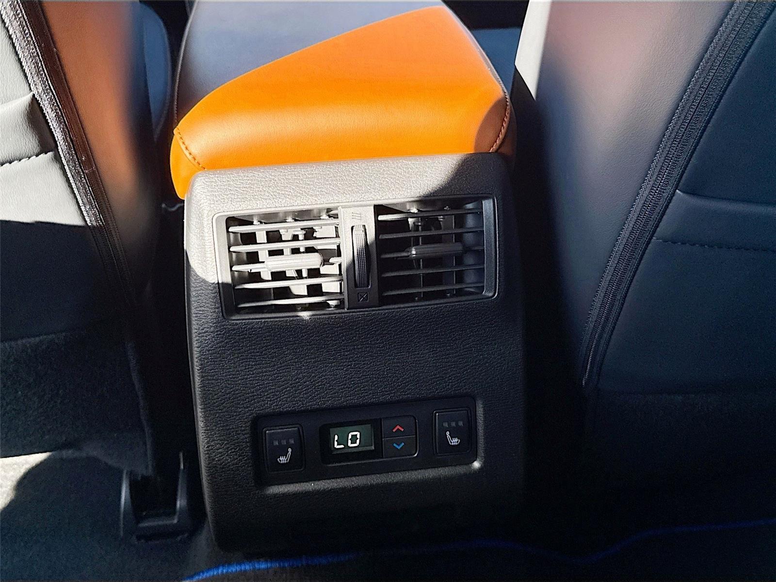 2025 Mitsubishi Outlander Plug-in Hybrid SEL - Photo 26