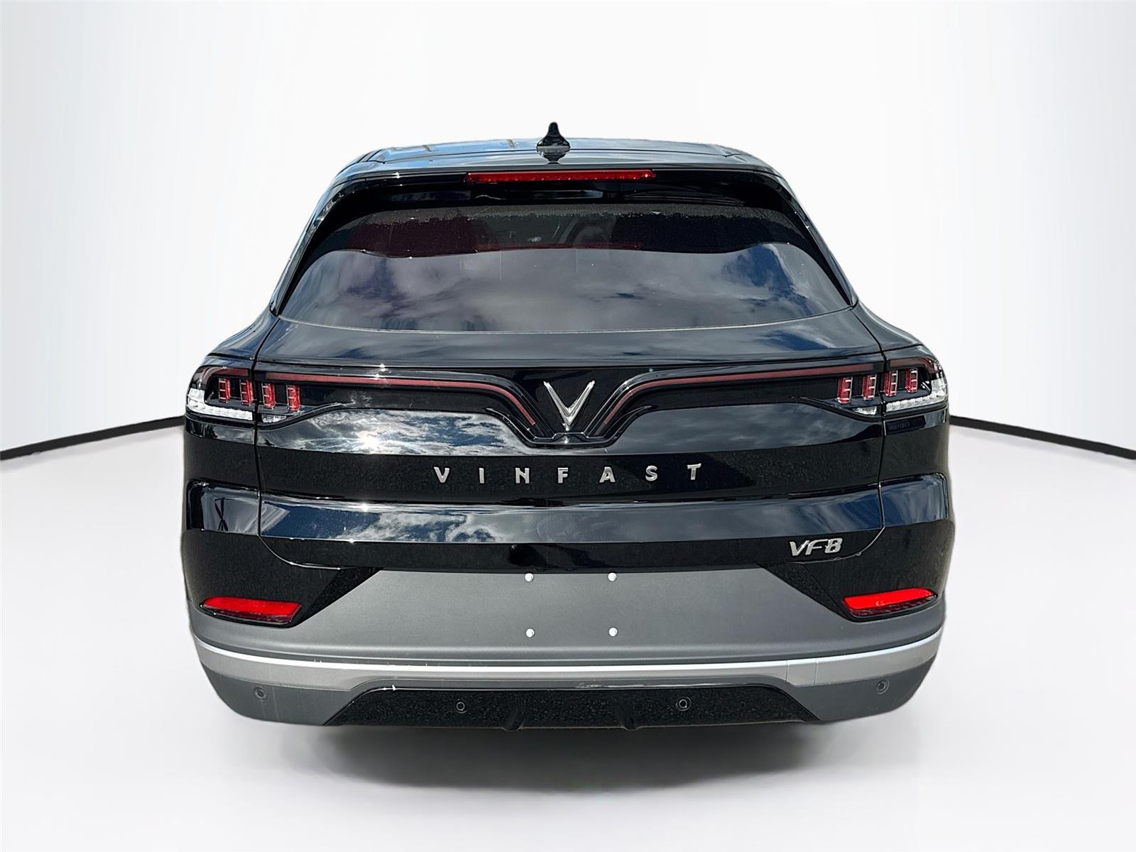 2025 VinFast VF 8 Eco - Photo 6