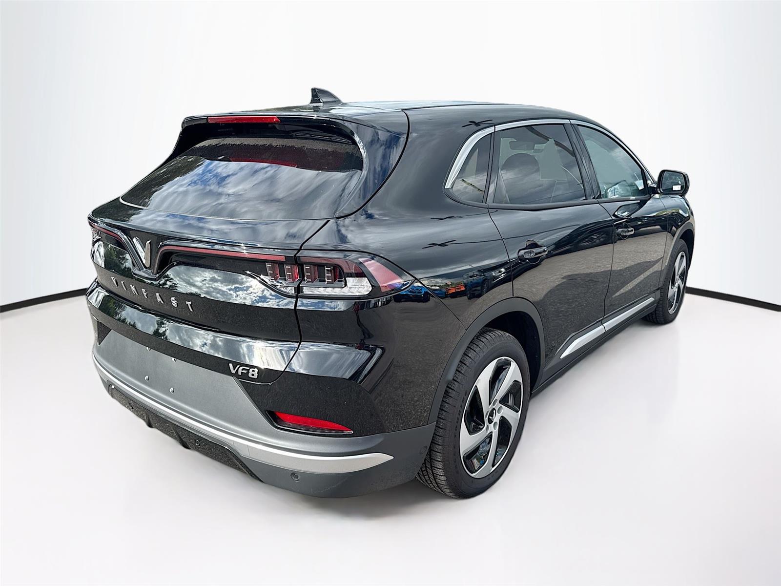 2025 VinFast VF 8 Eco - Photo 7